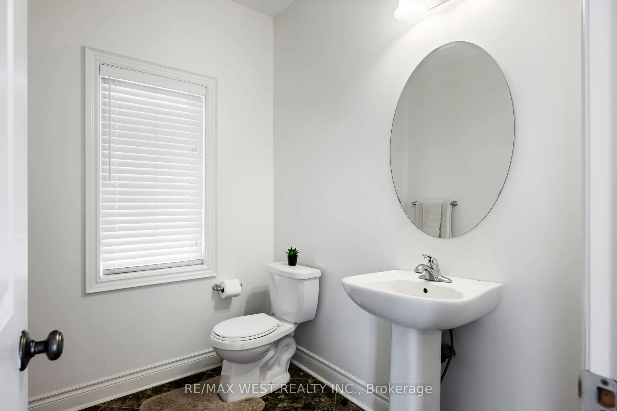10 Stonegate Avenue
