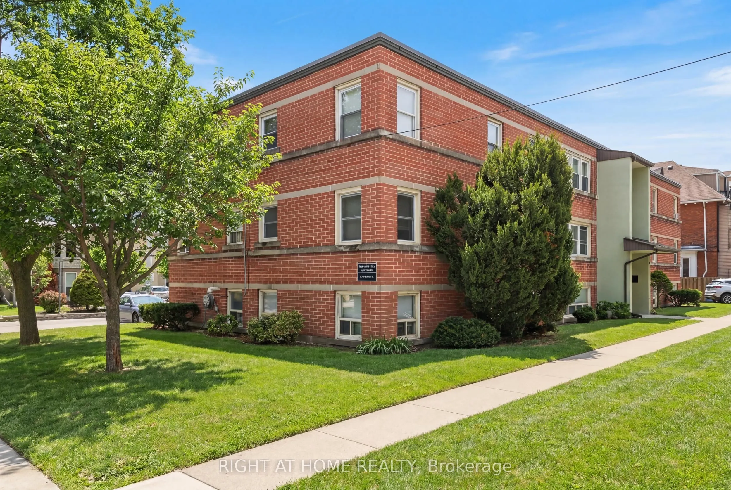 223 MacNab Street S #11