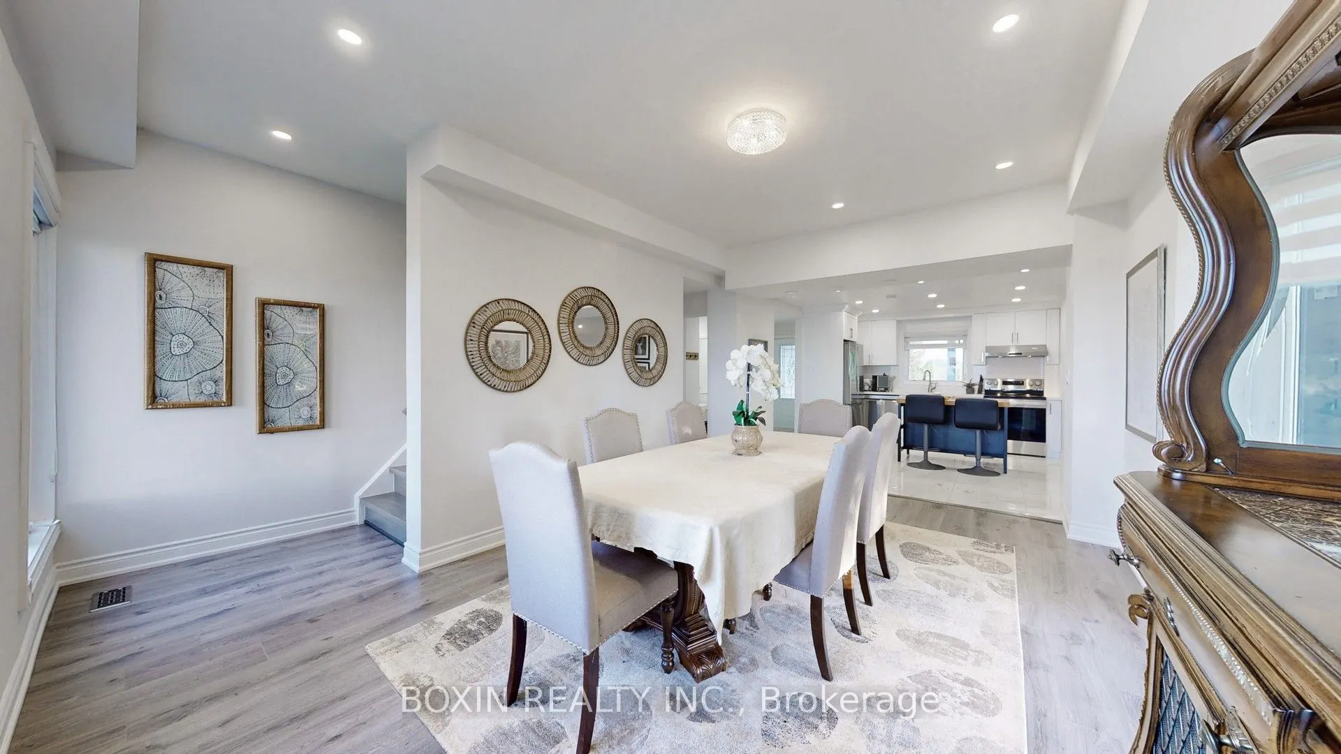 4845 North Service Road