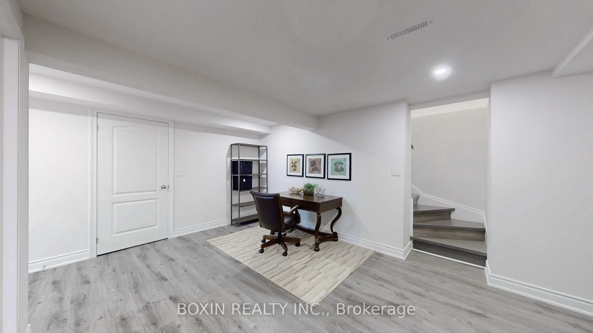 4845 North Service Road
