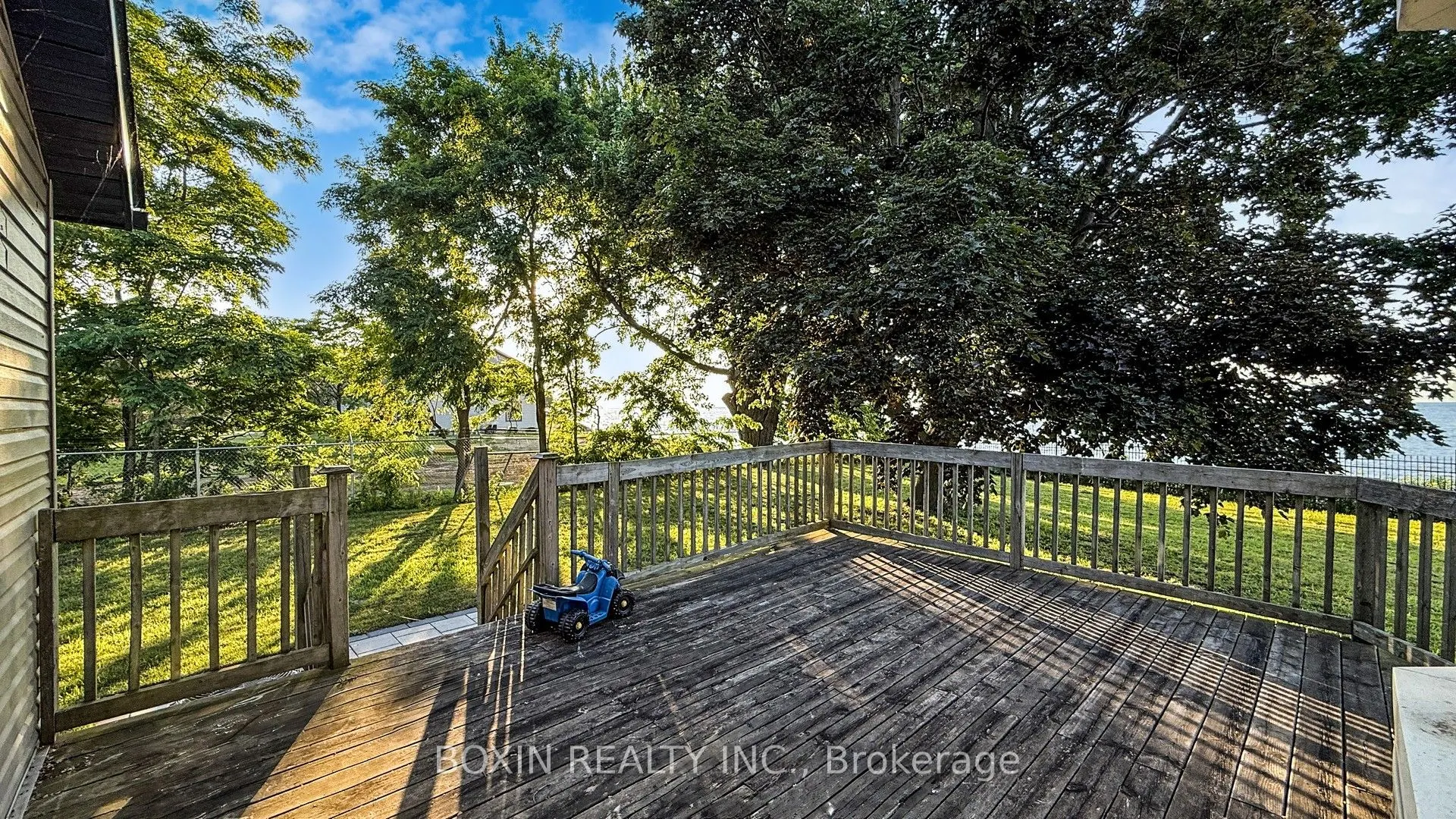 4845 North Service Road