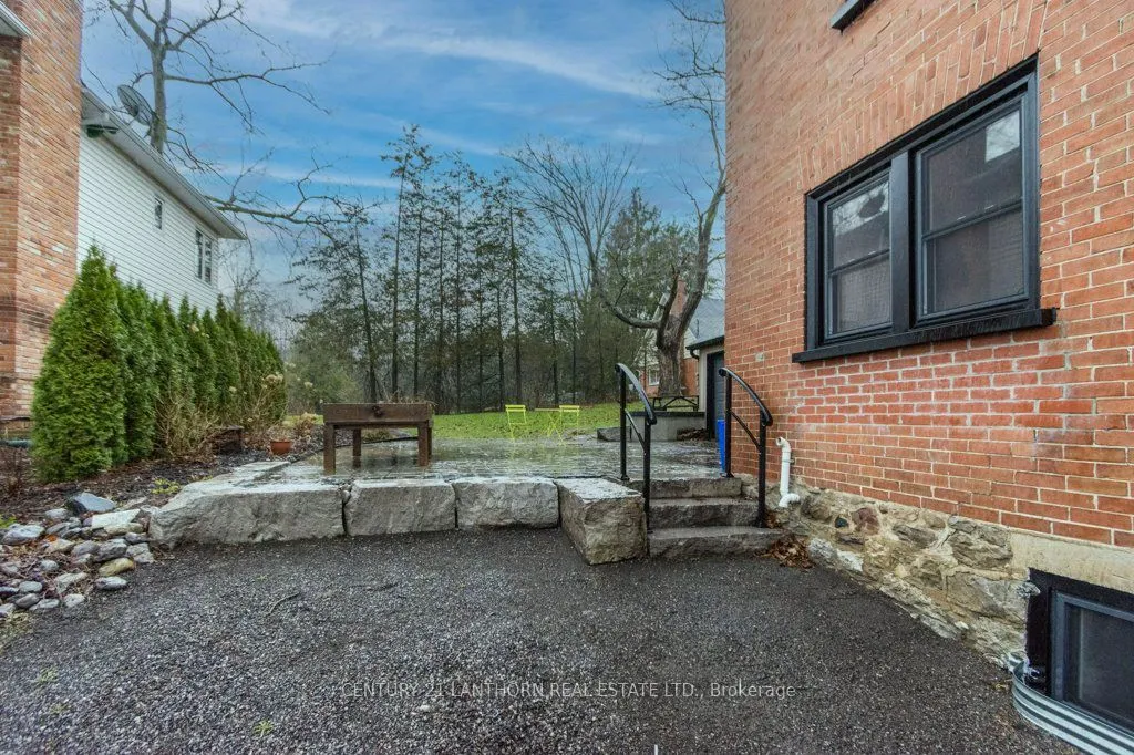 320 Grand Road