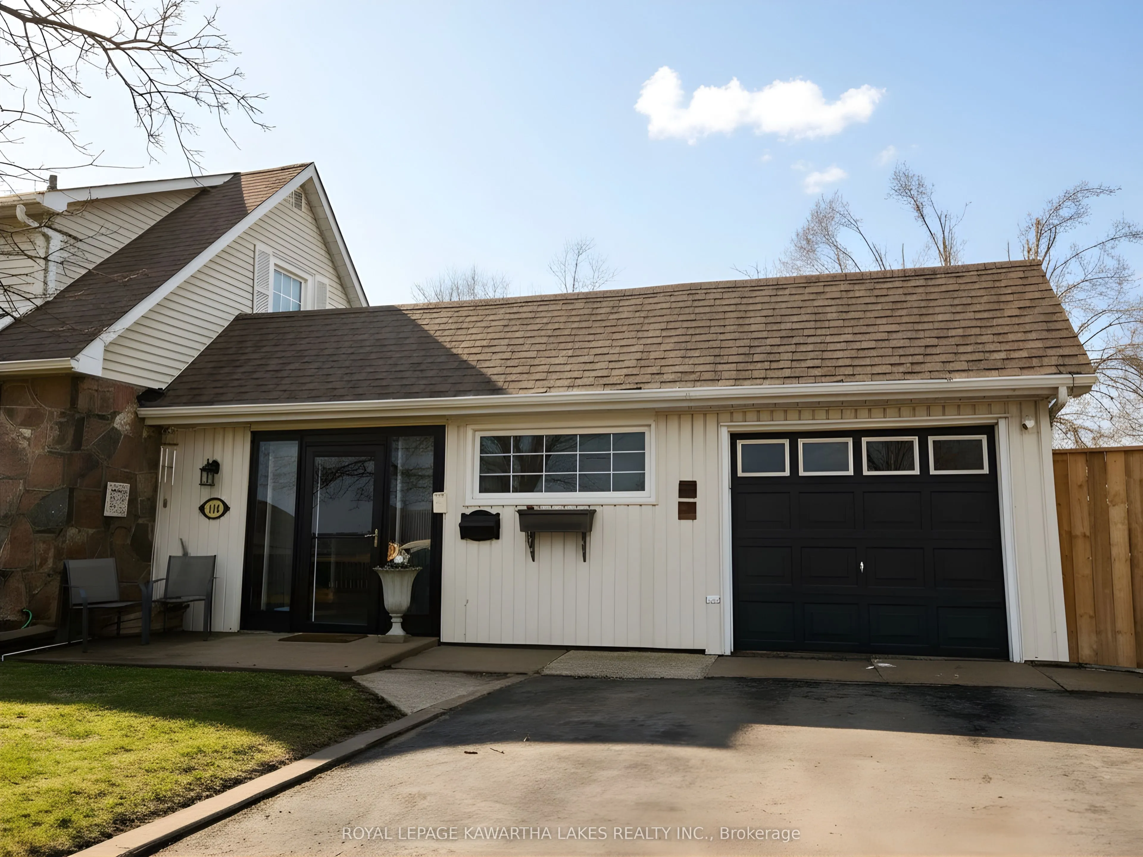 114 Colborne Street W