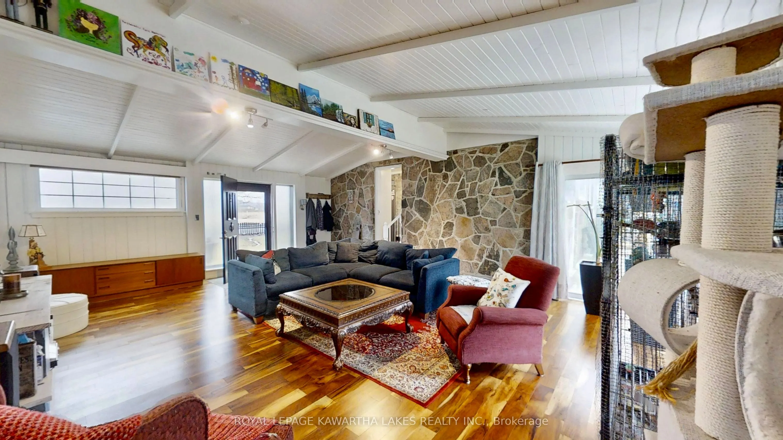 114 Colborne Street W