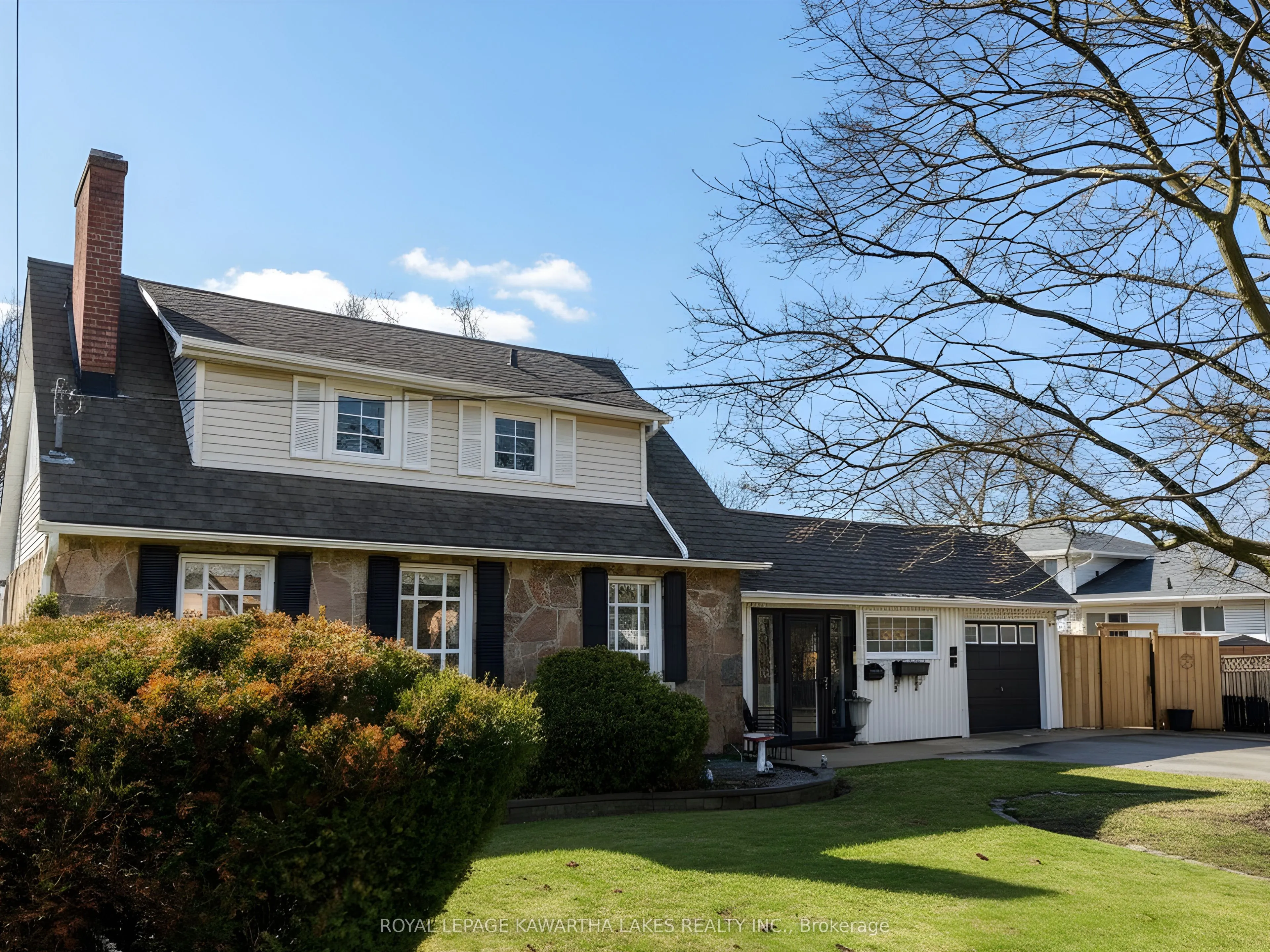 114 Colborne Street W