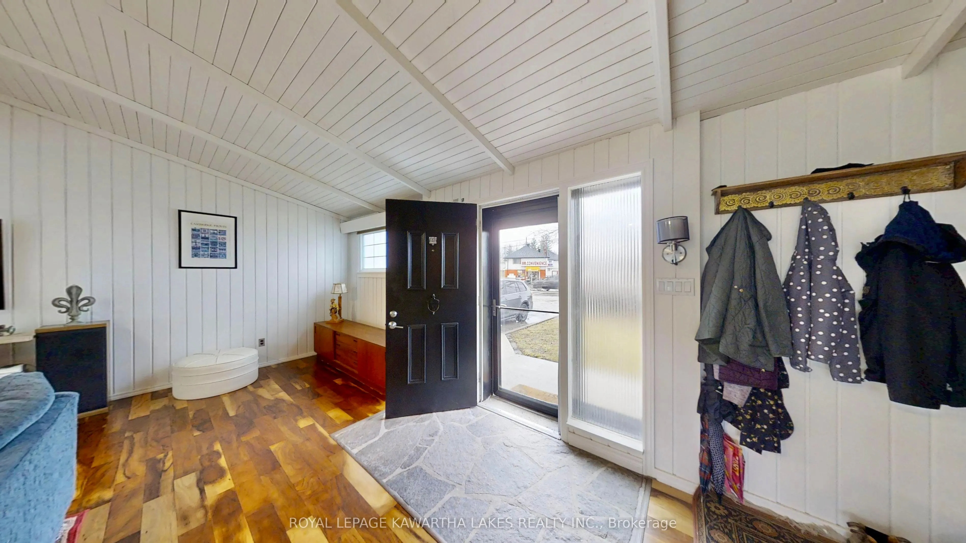 114 Colborne Street W