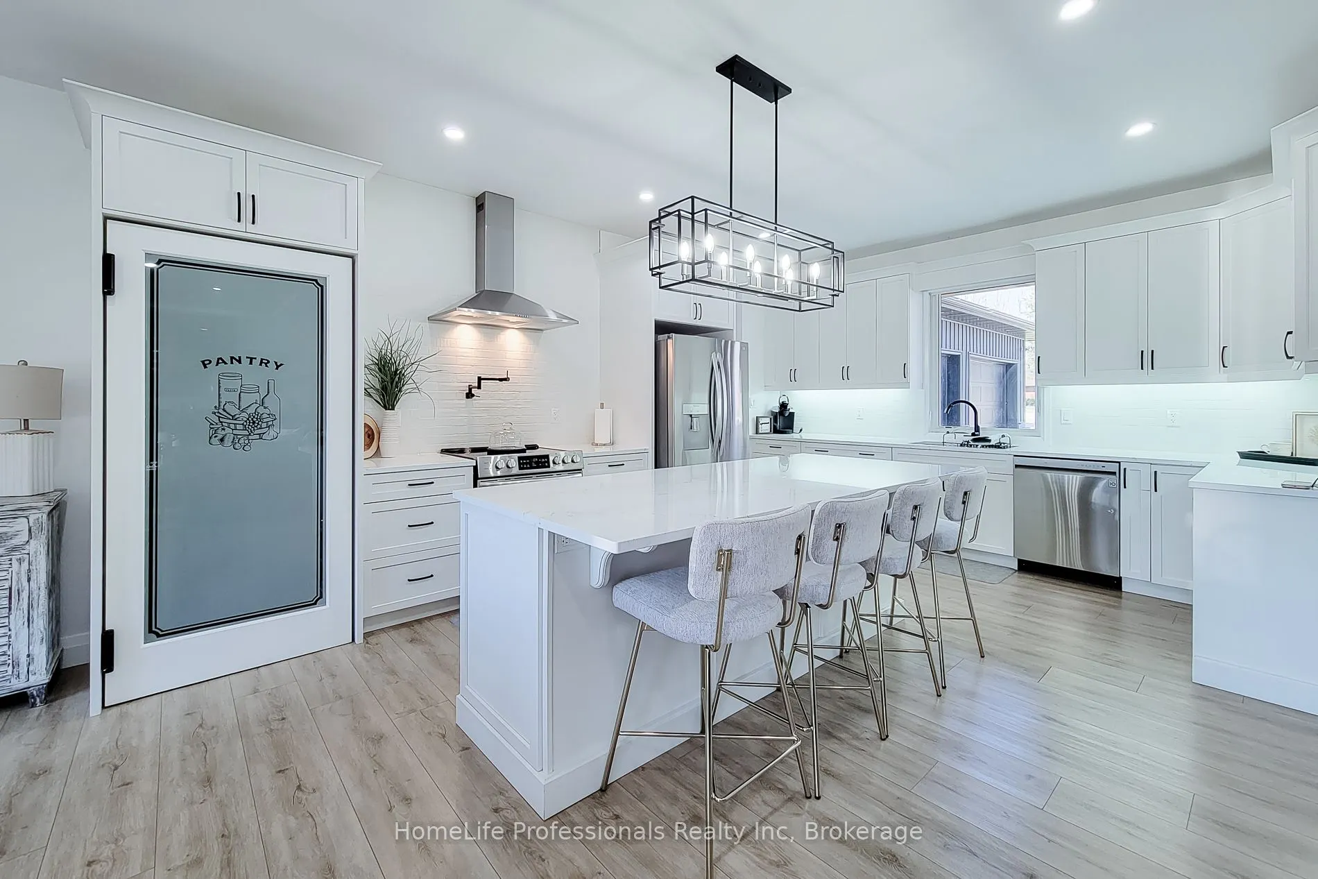 1266 Colborne Street W