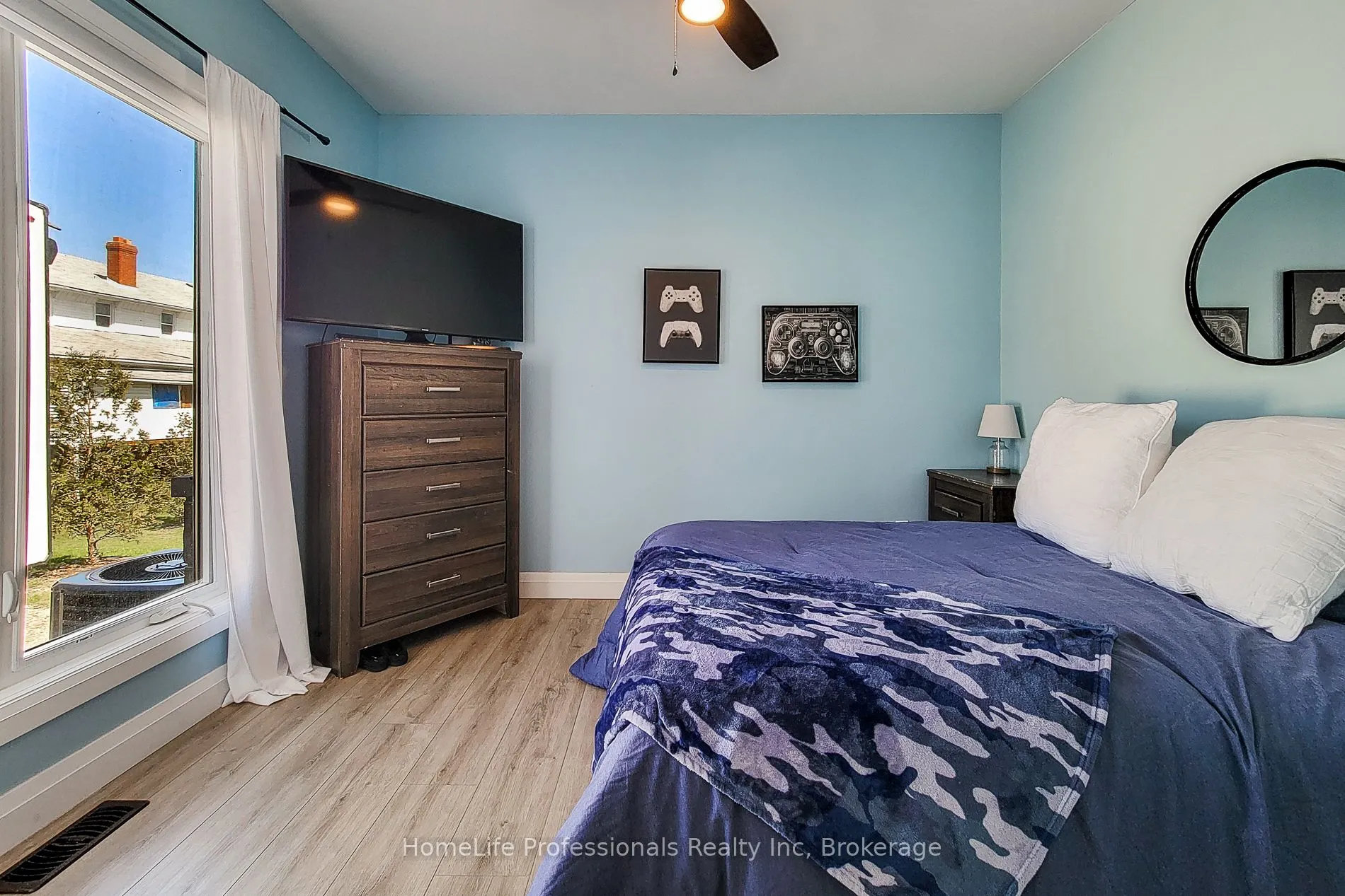 1266 Colborne Street W