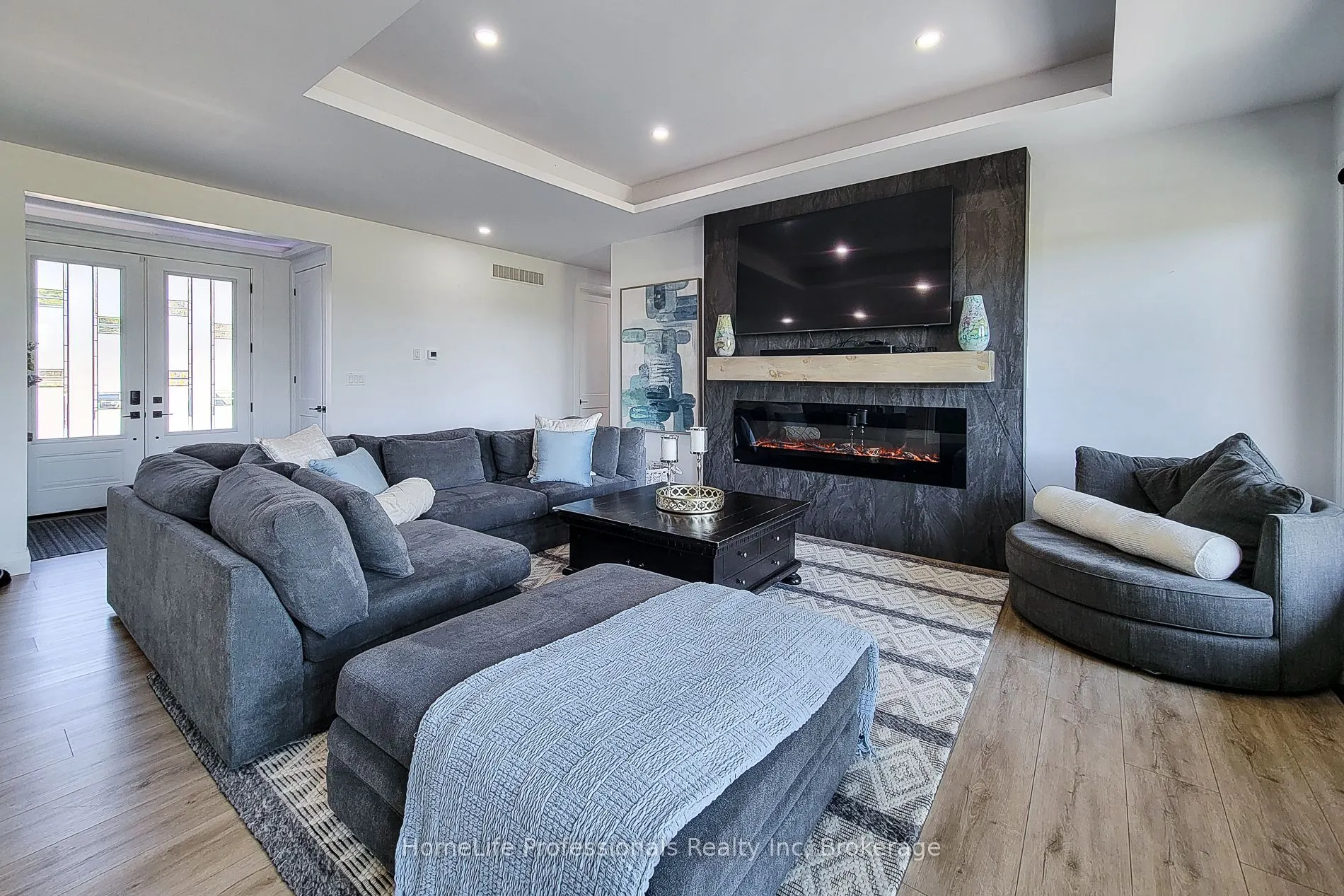 1266 Colborne Street W