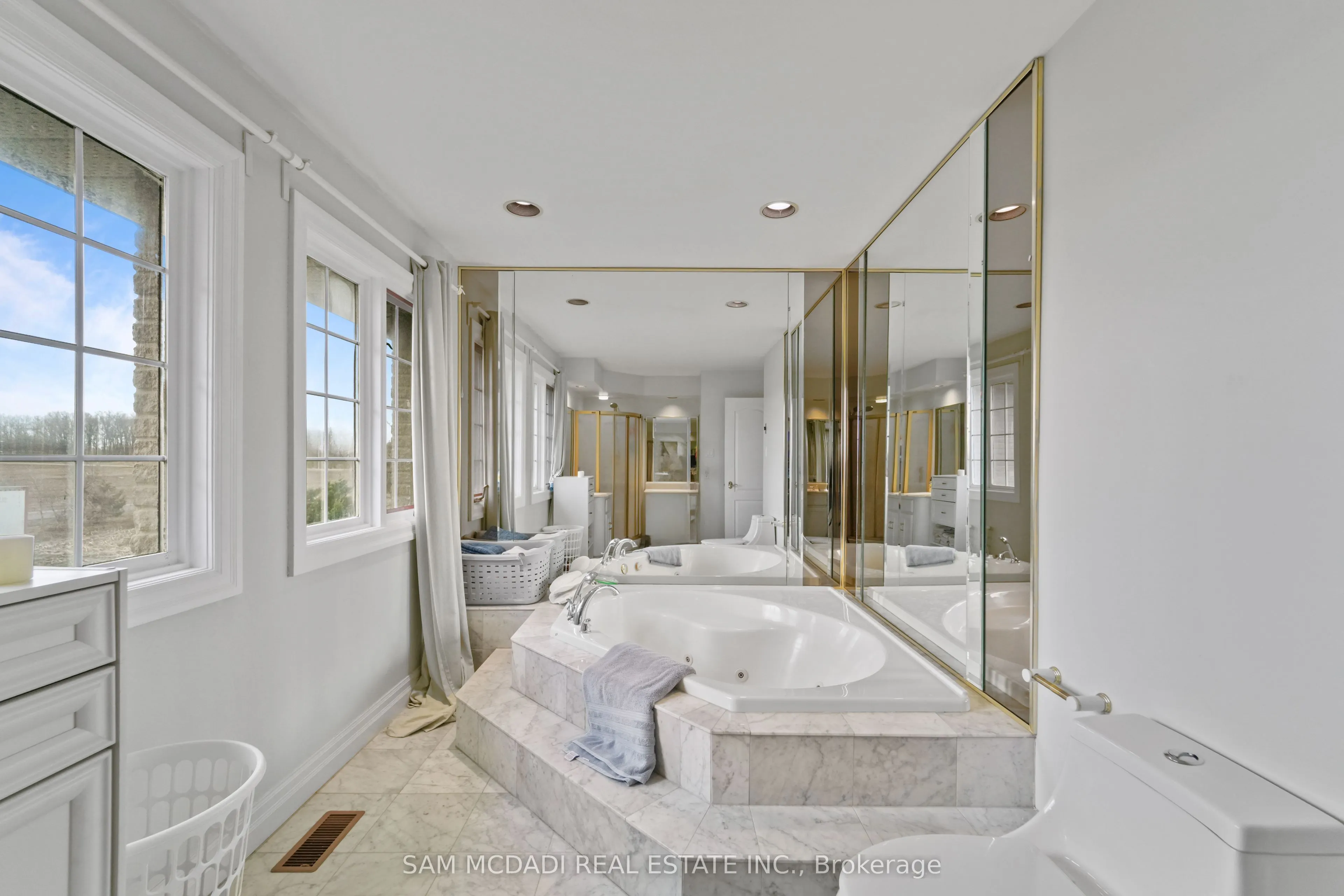 225 Park Road S