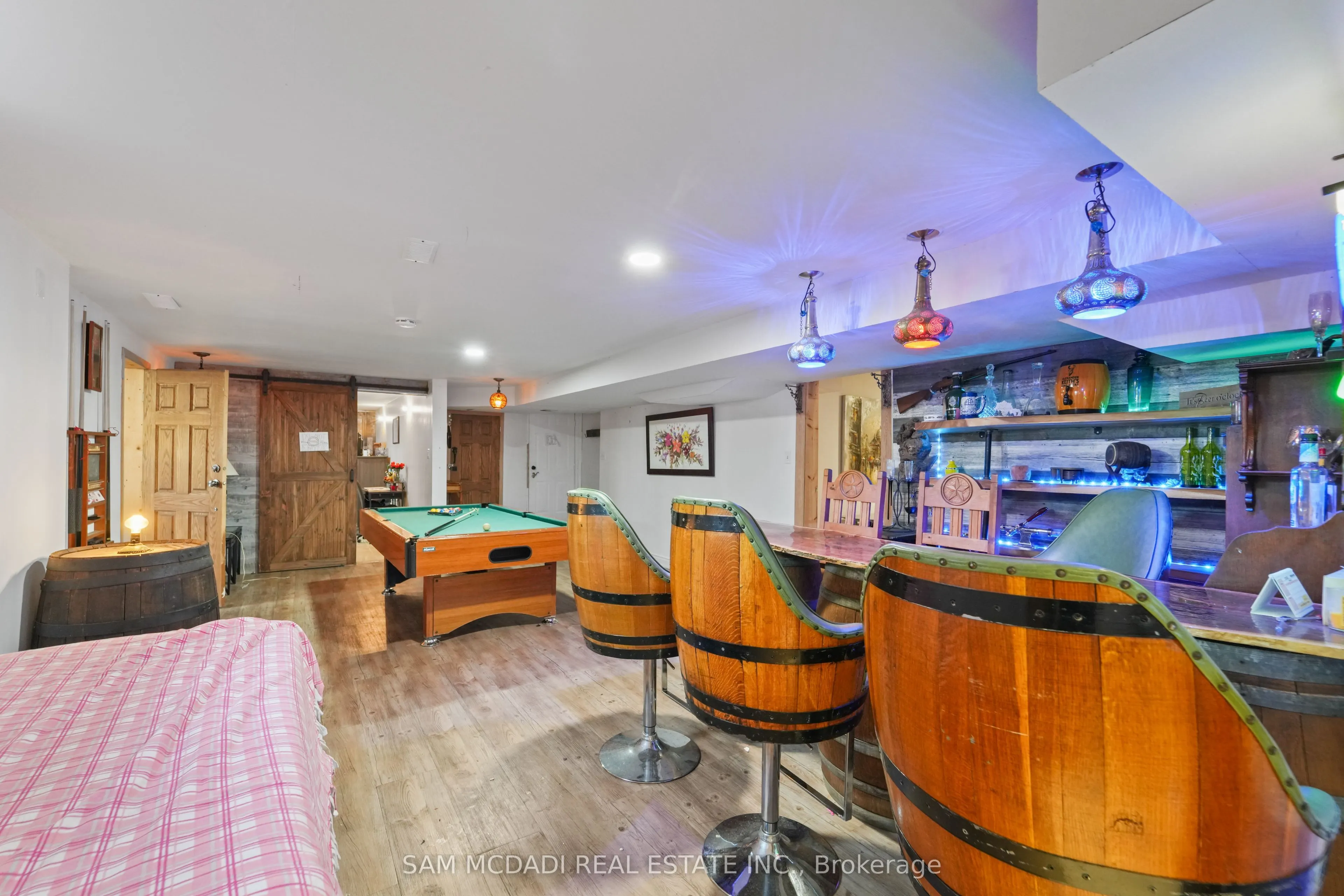 225 Park Road S