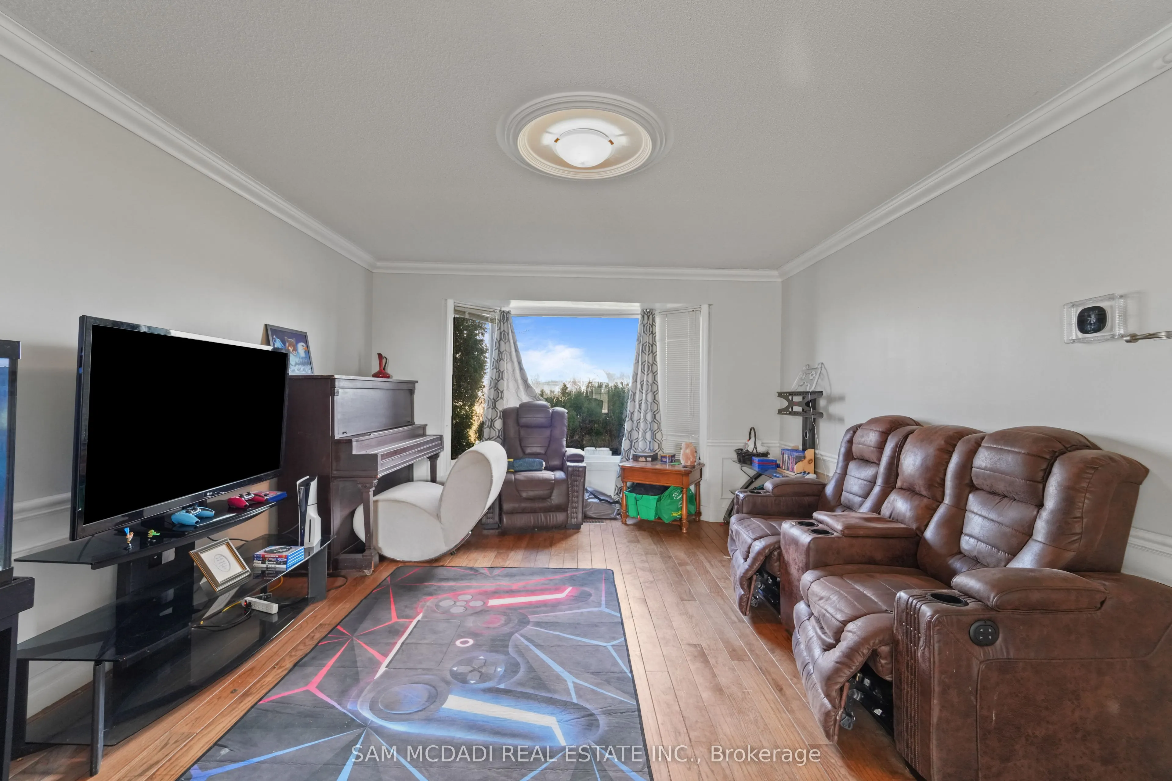 225 Park Road S