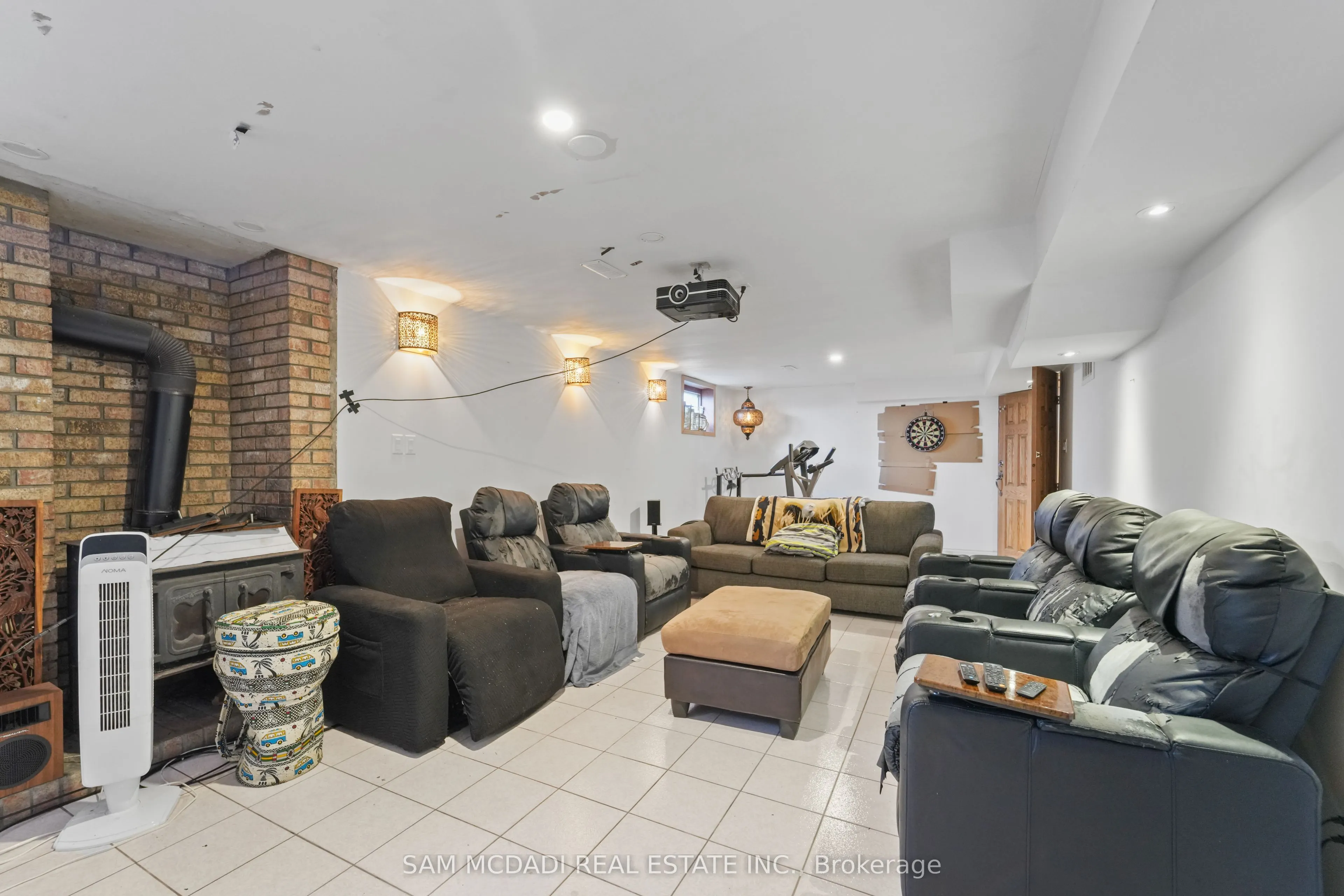 225 Park Road S