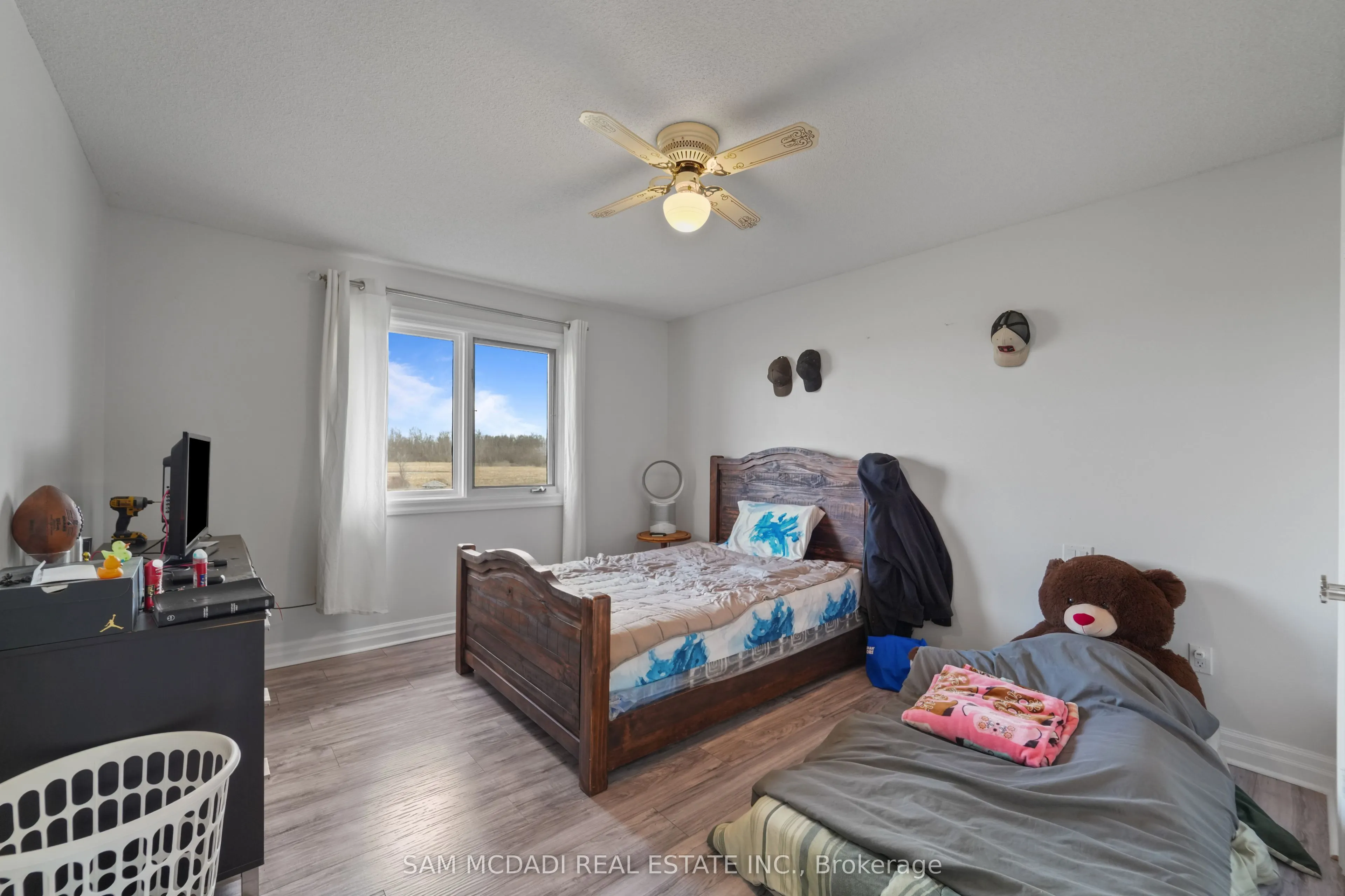 225 Park Road S