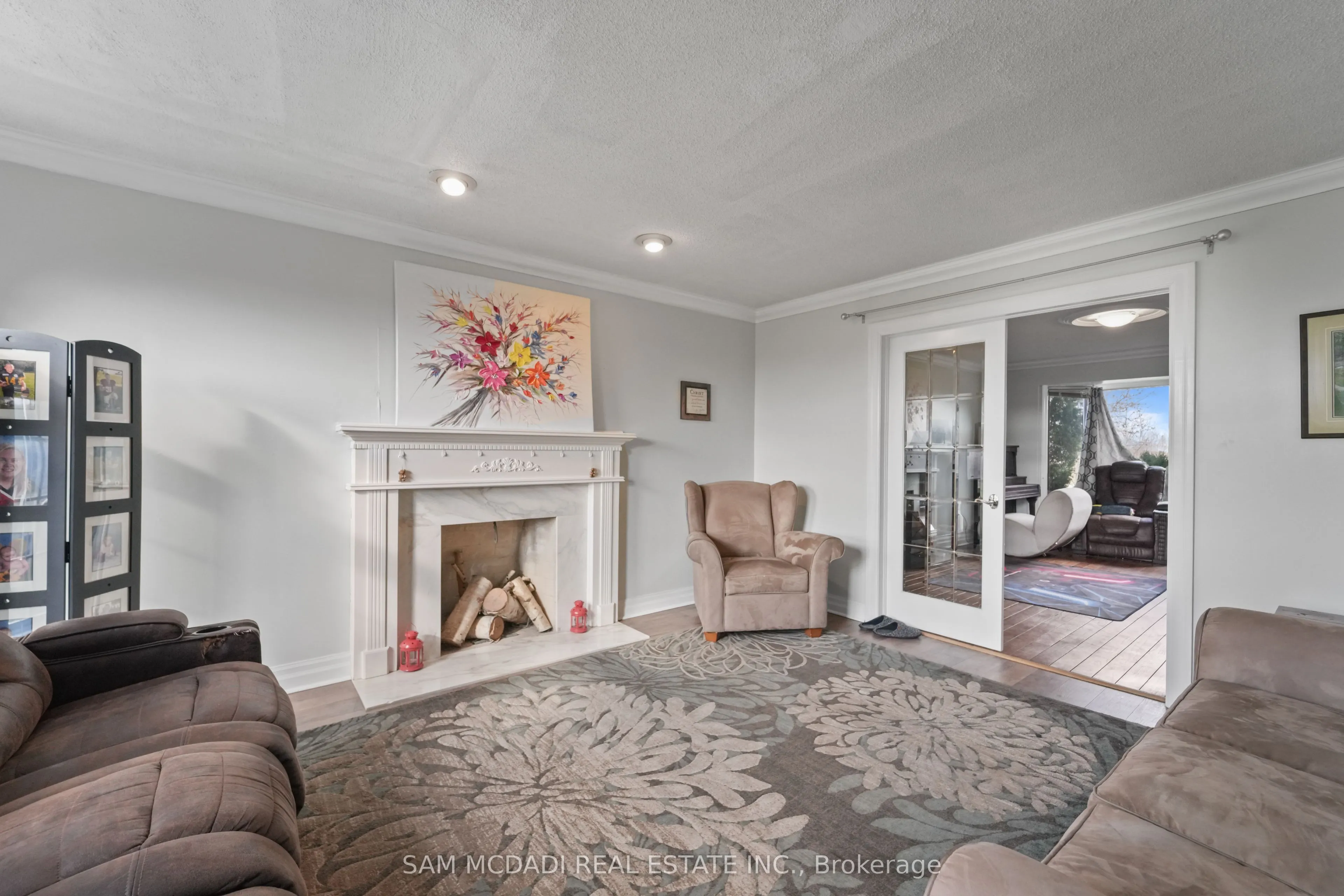 225 Park Road S
