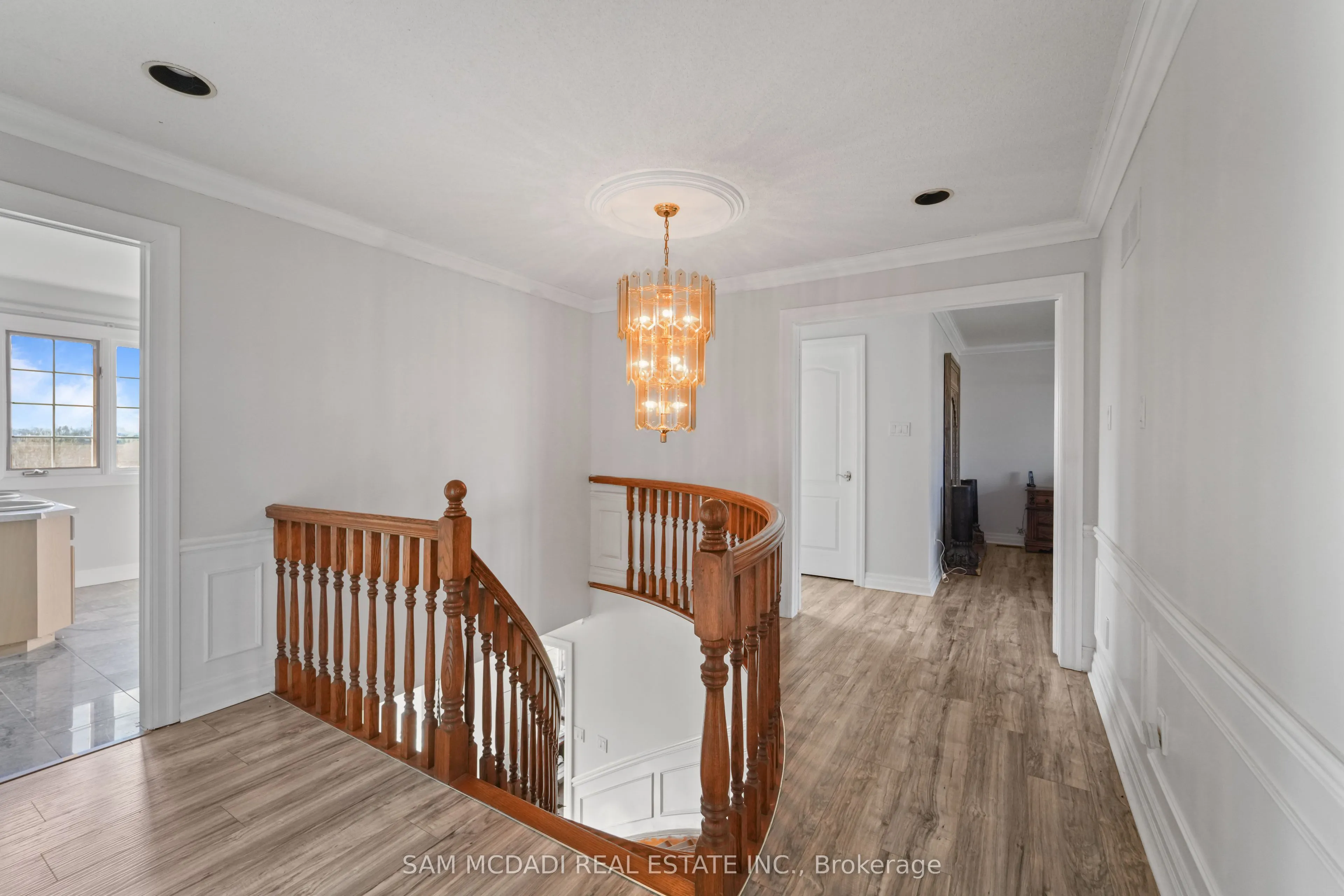 225 Park Road S