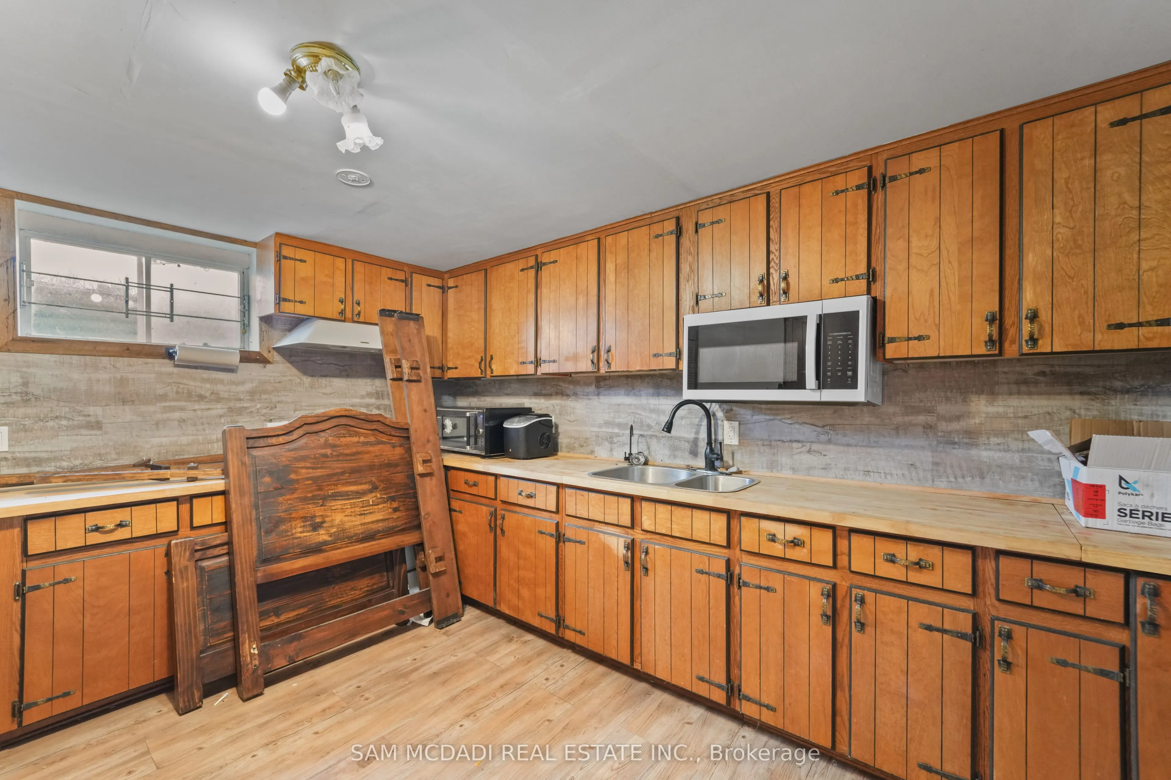 225 Park Road S