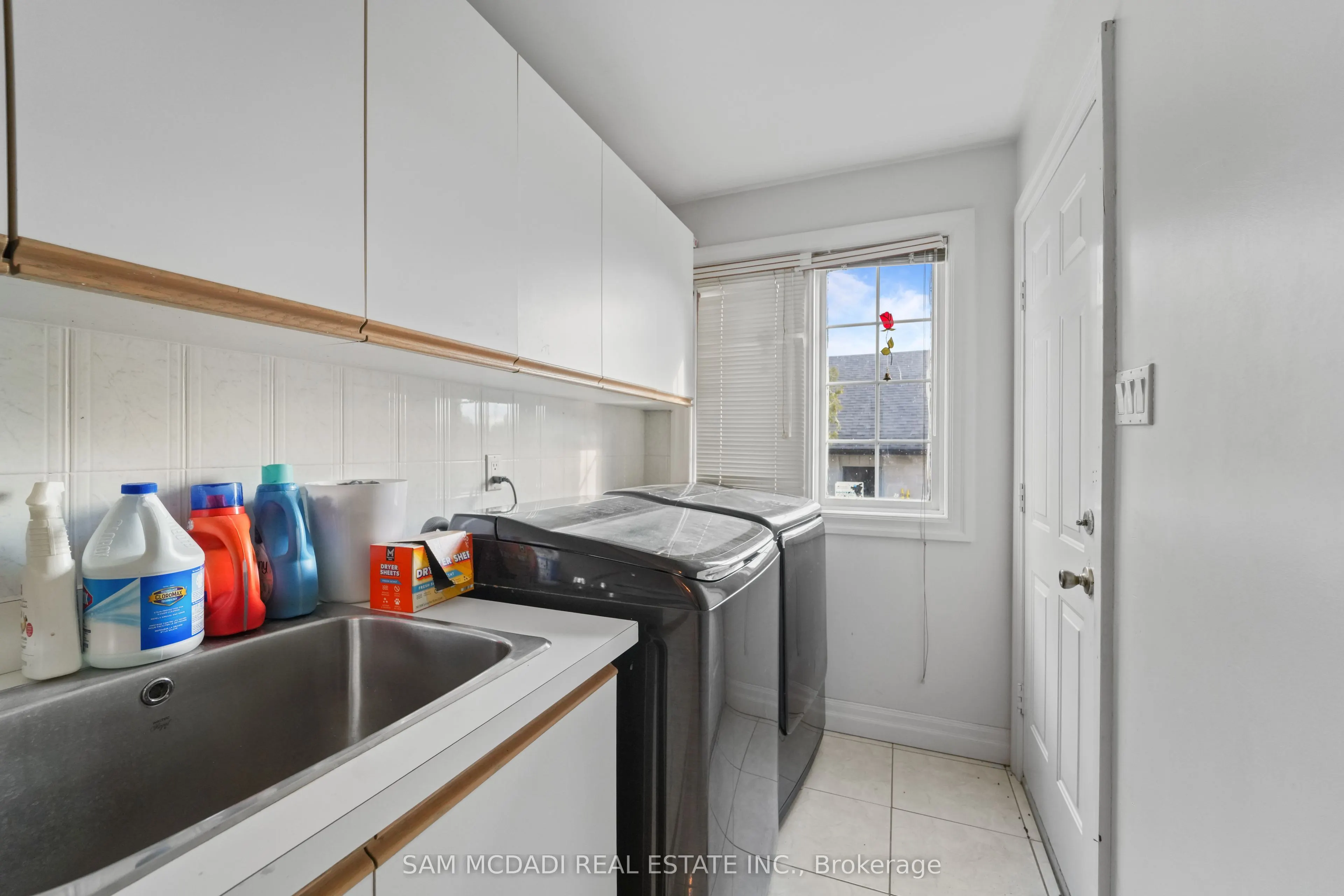 225 Park Road S