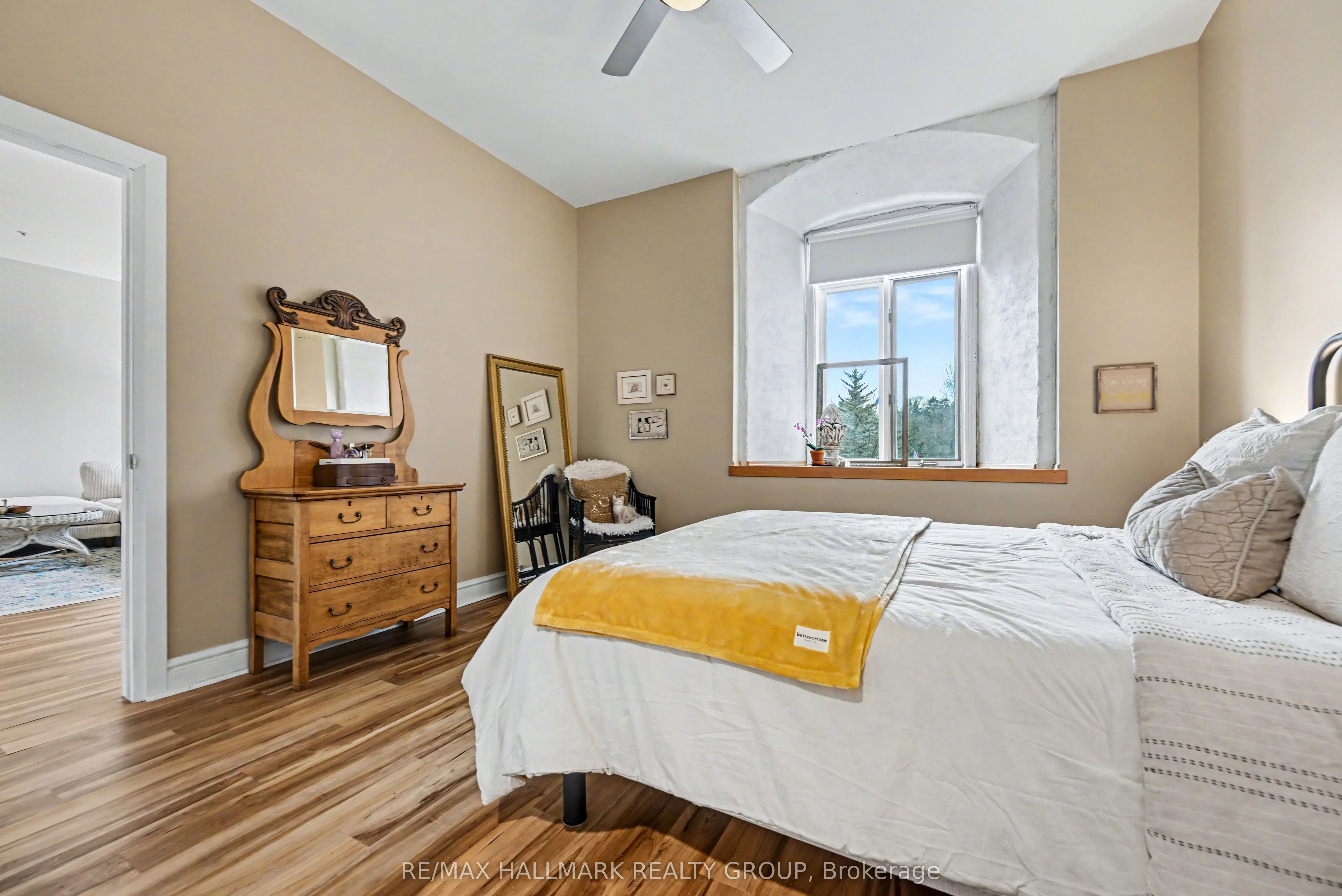 1 Rosamond Street E #206