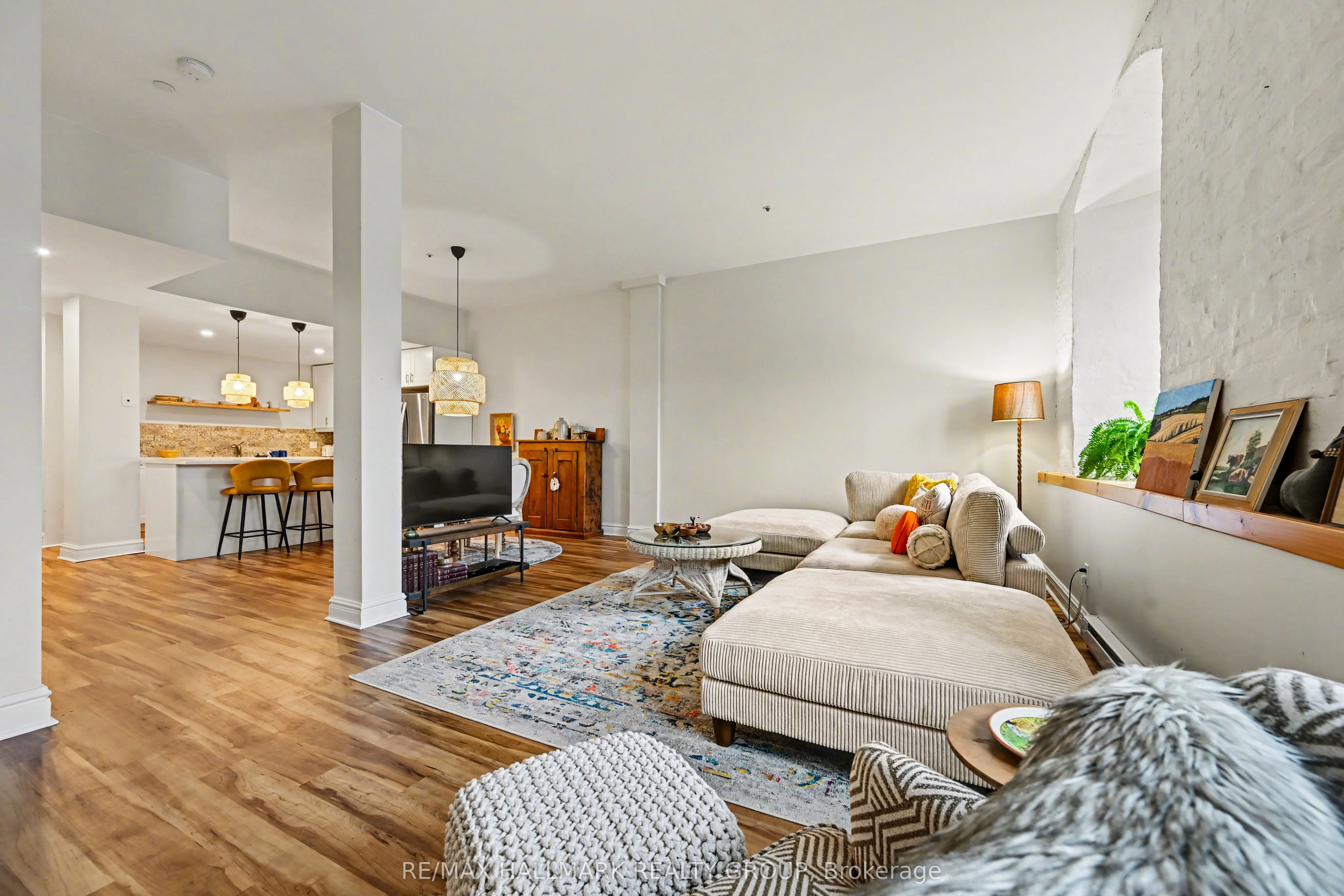 1 Rosamond Street E #206