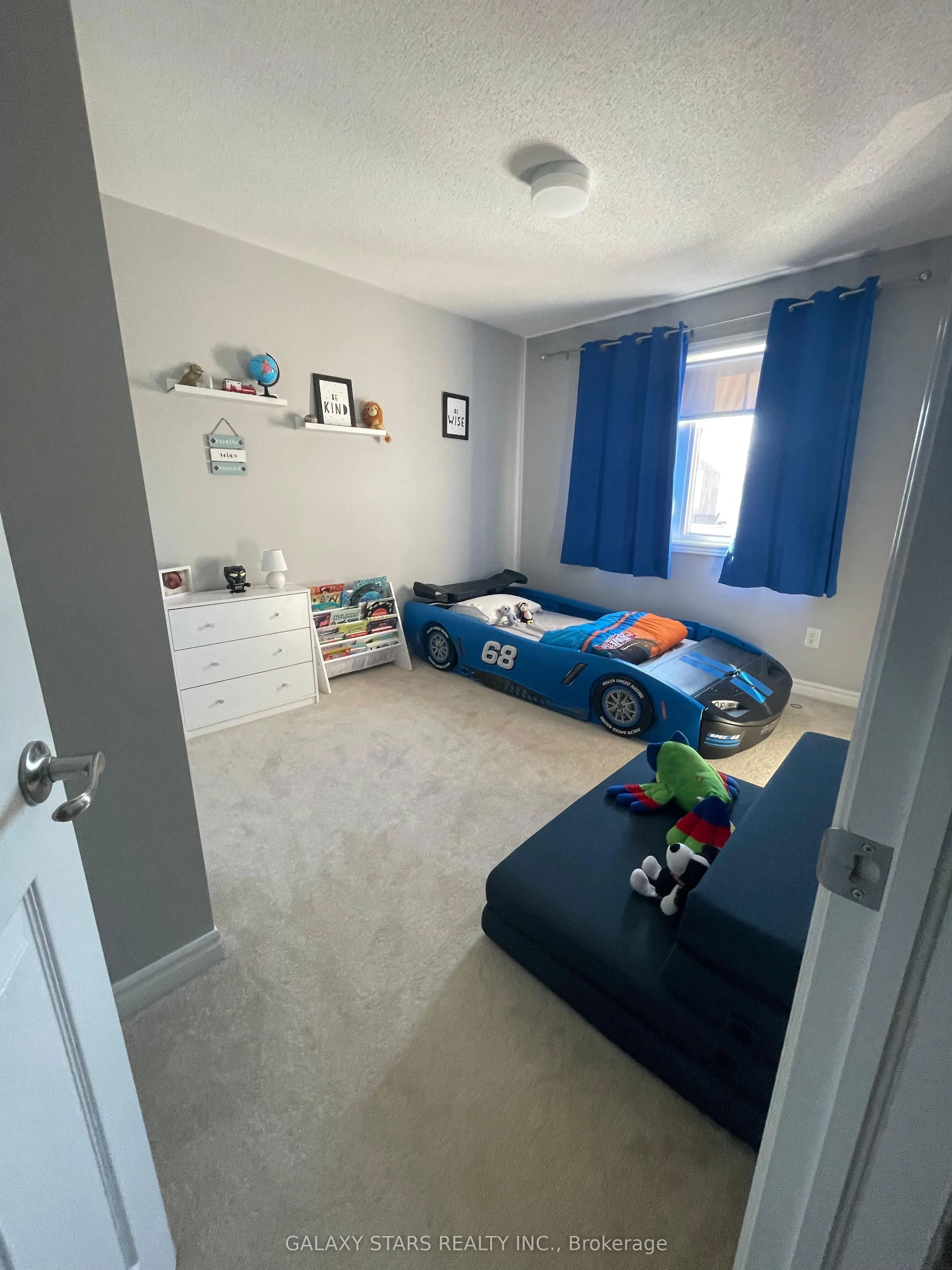 327 Aphelion Crescent