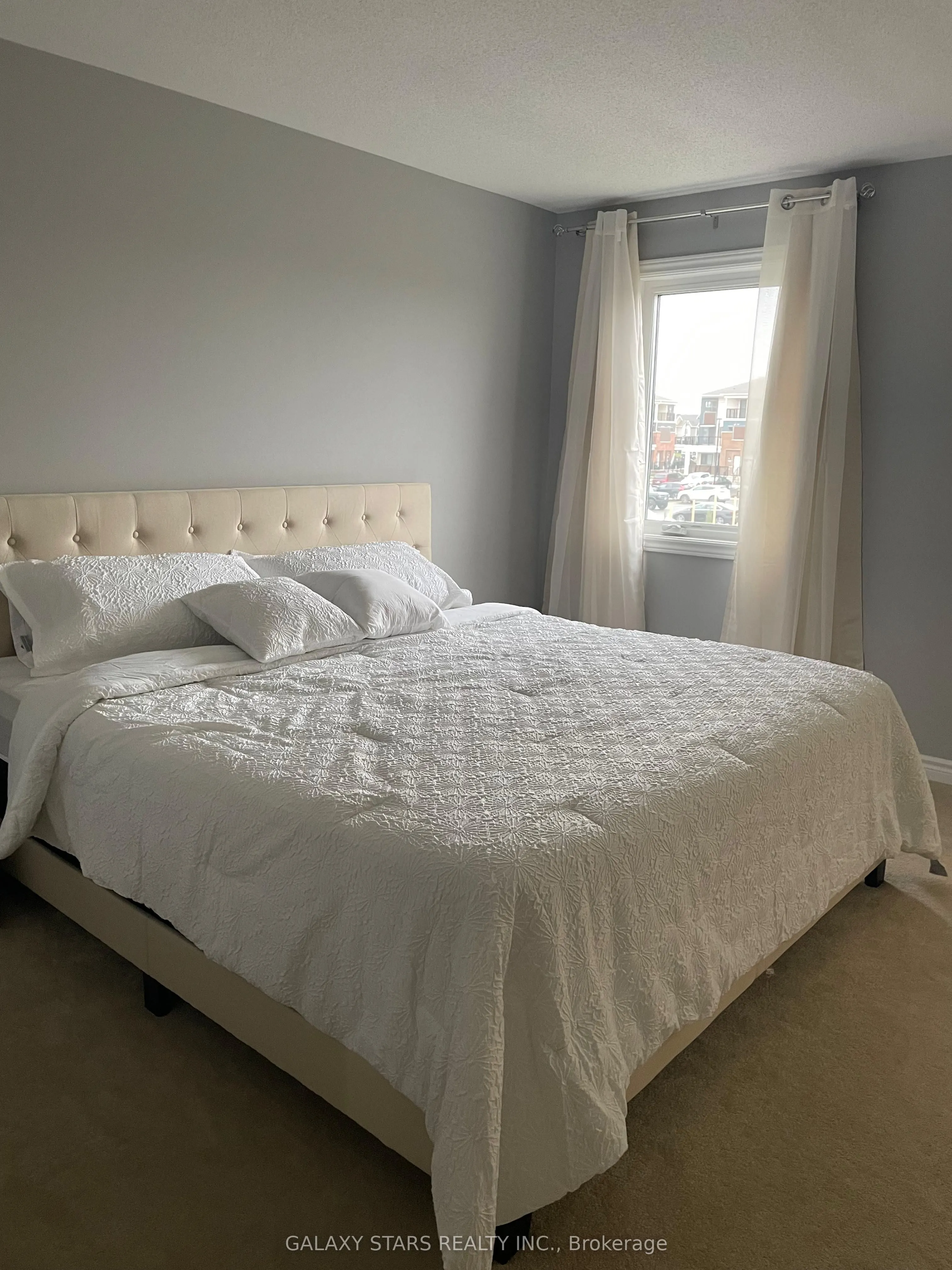 327 Aphelion Crescent