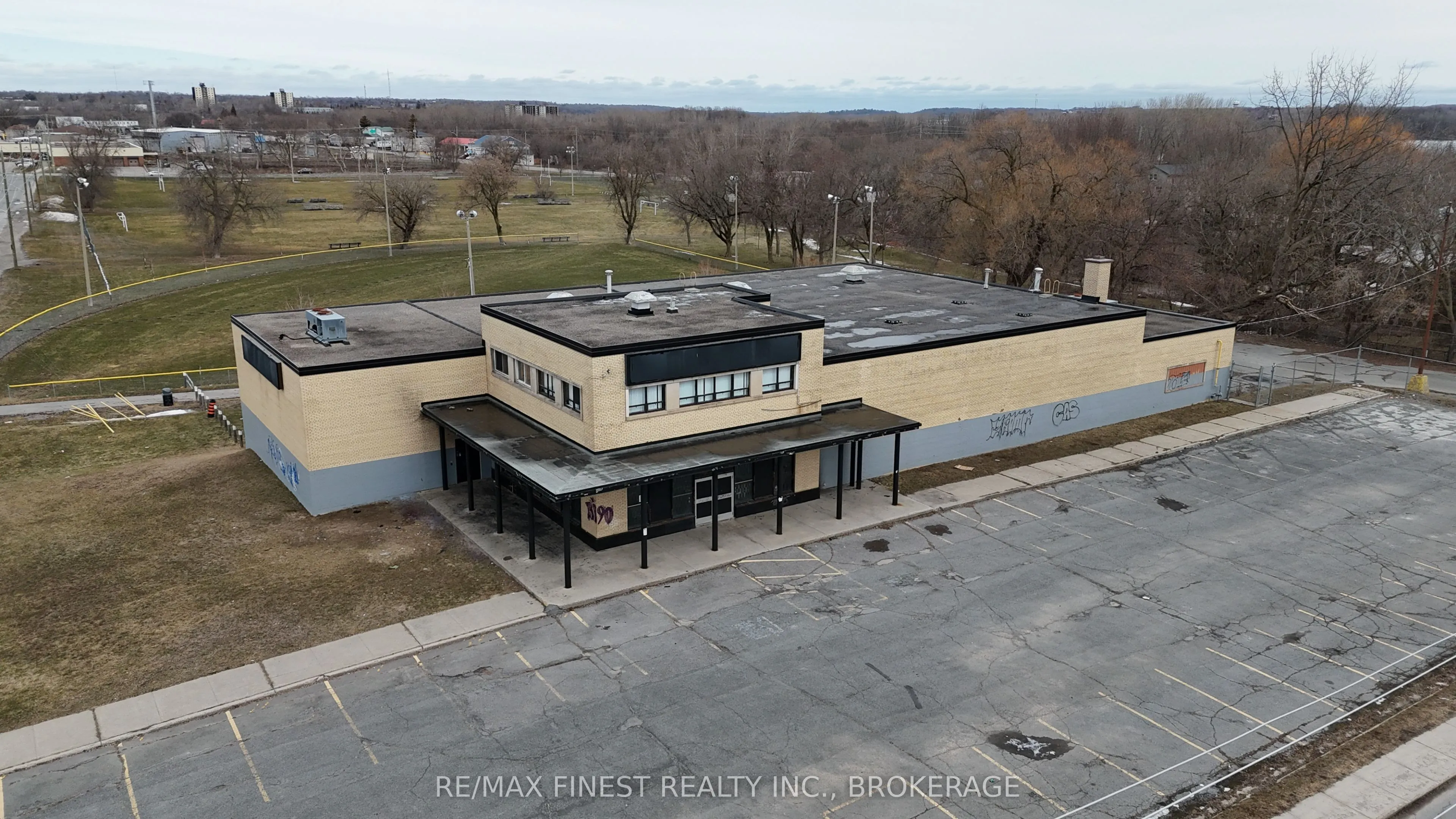121 Cataraqui Street