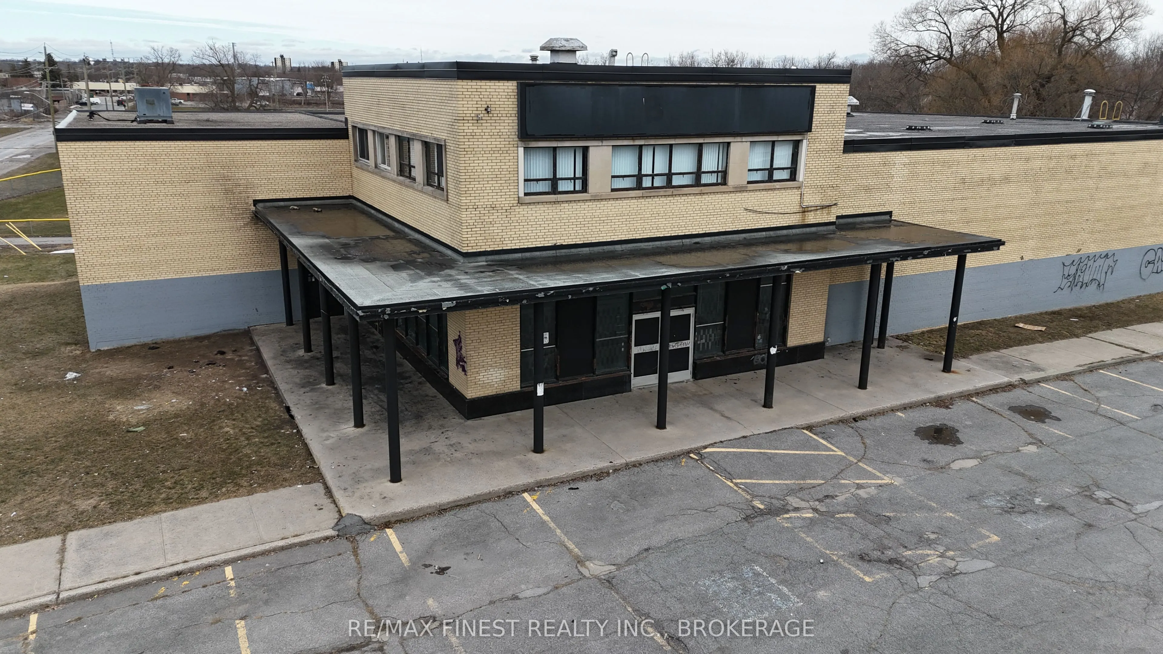 121 Cataraqui Street