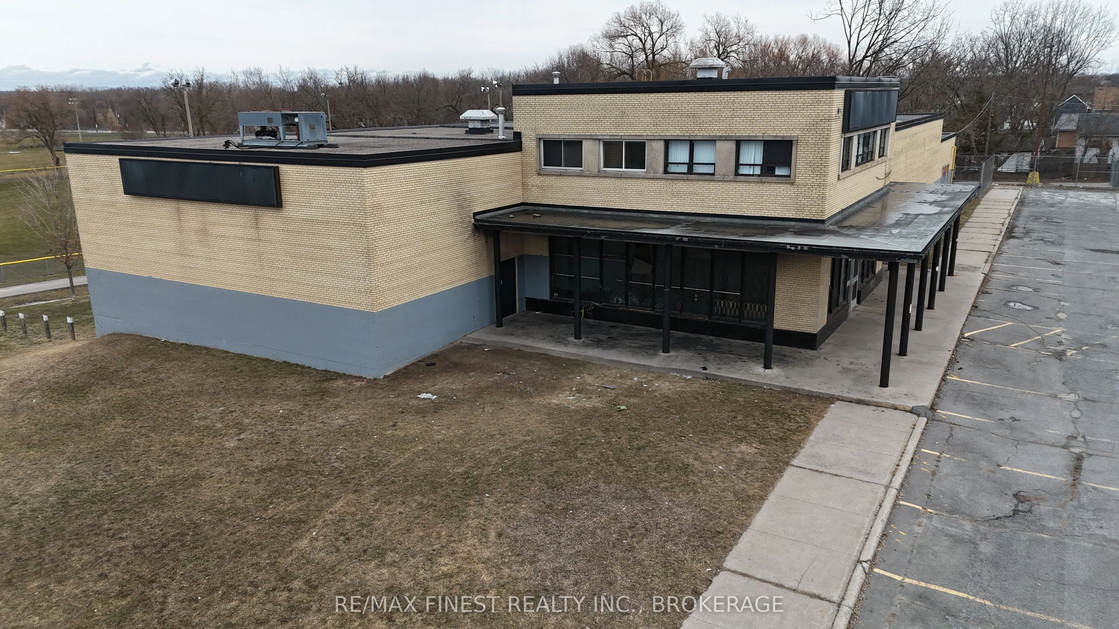 121 Cataraqui Street