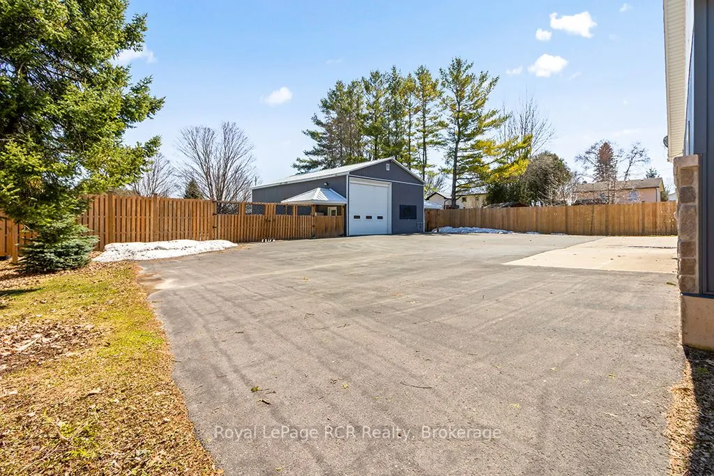 144 LOUCKS Lane