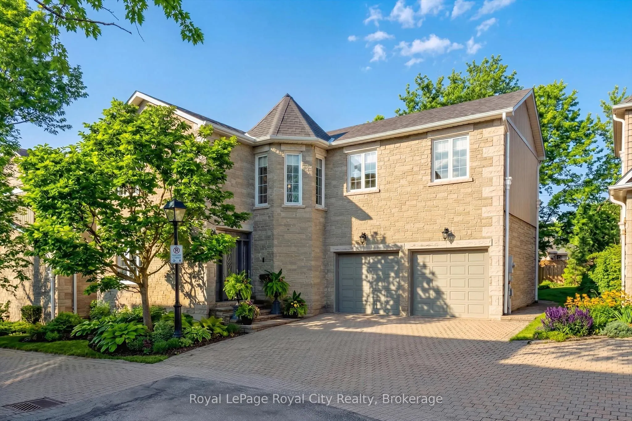 25 MANOR PARK Crescent #11