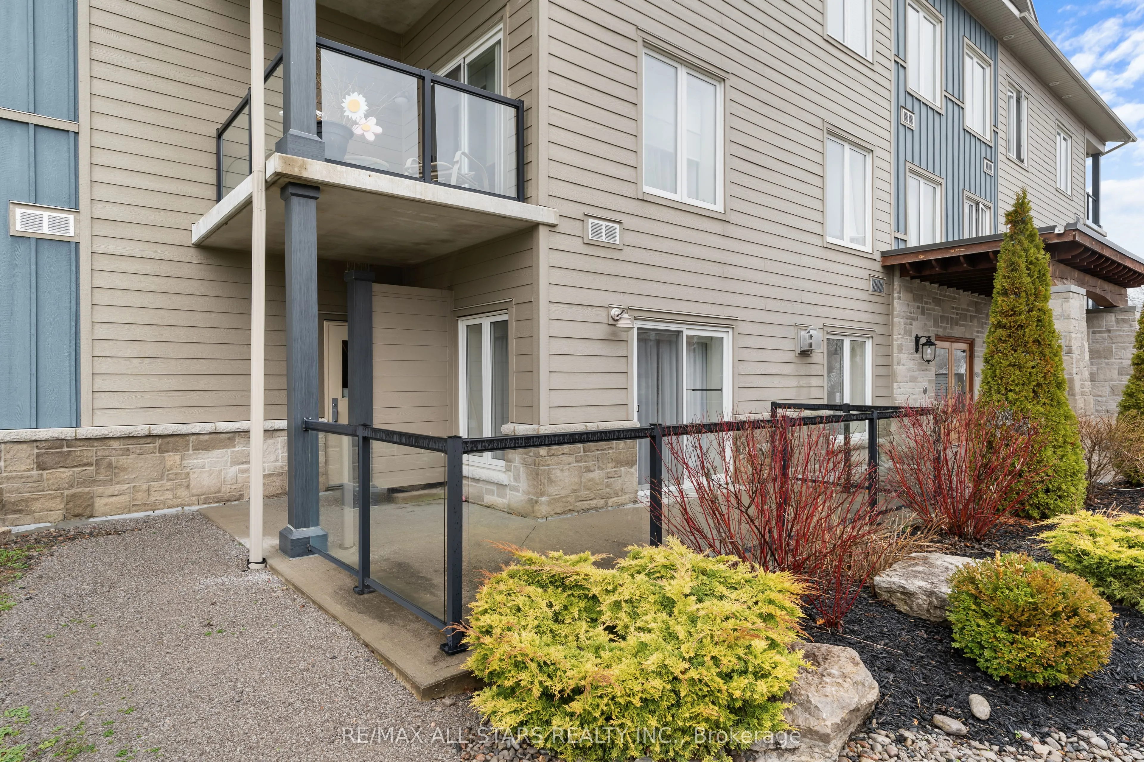 94 Francis Street W #104