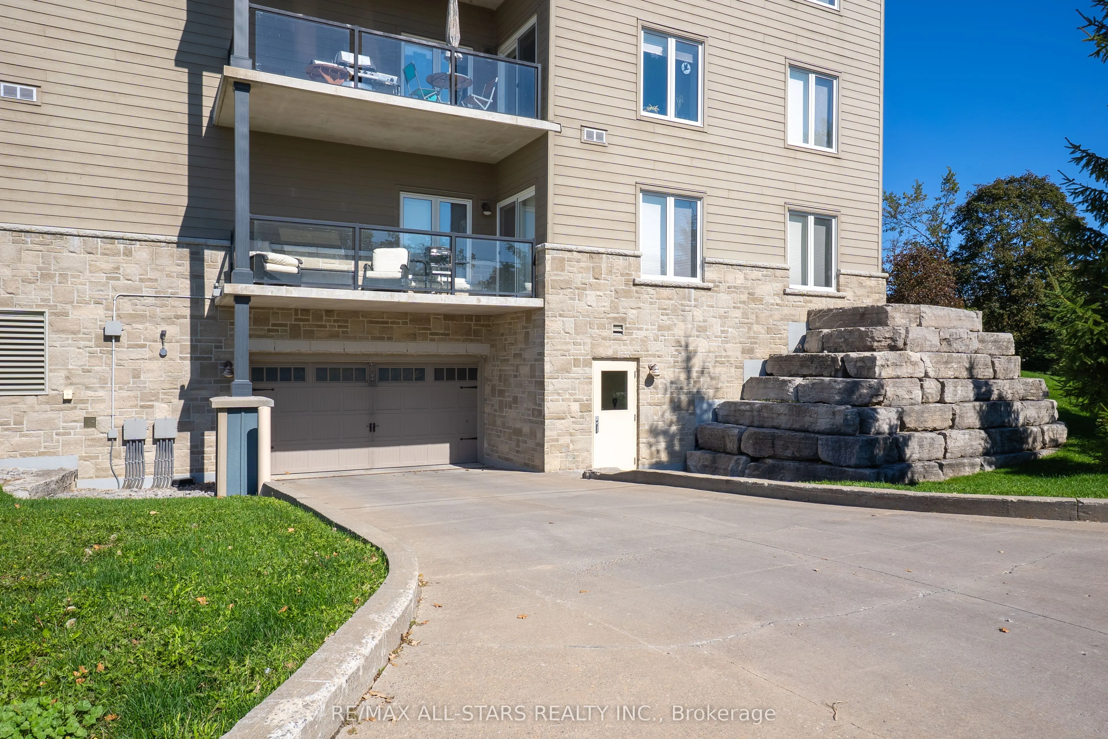 94 Francis Street W #104
