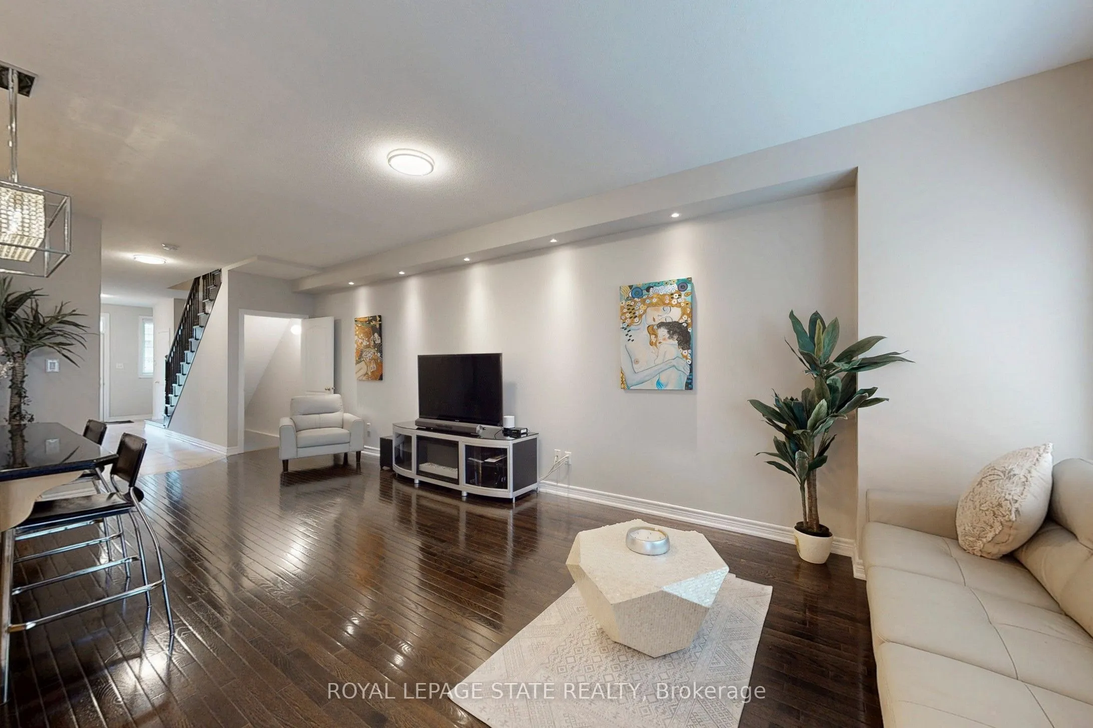 34 Forest Valley Crescent #15