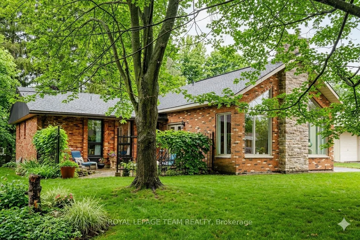 33 Rutherford Crescent