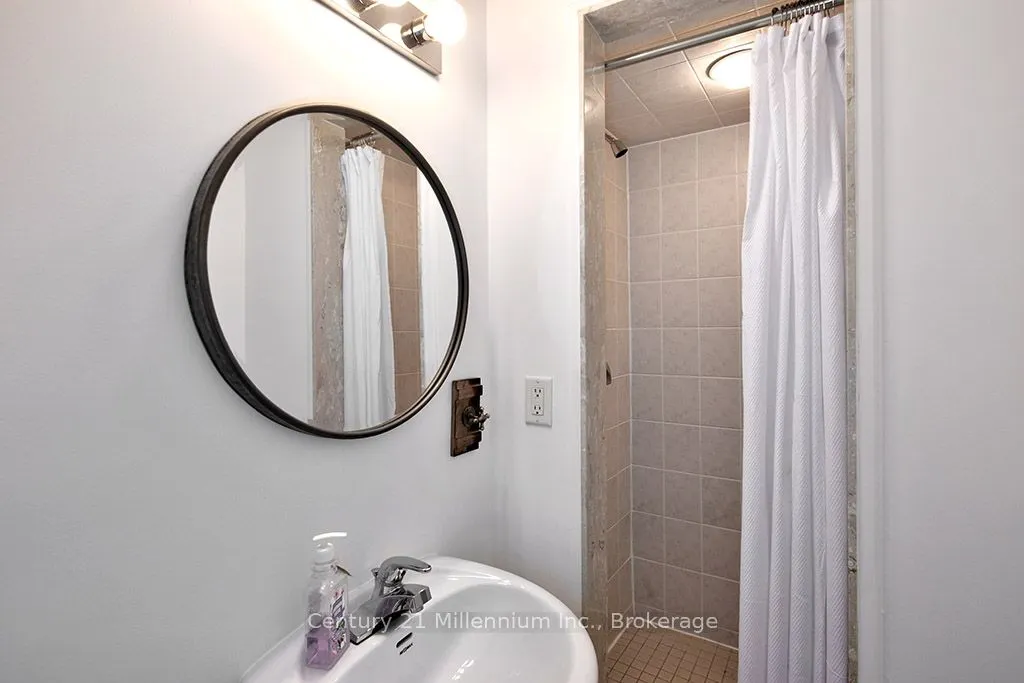 110 Napier Street W #28