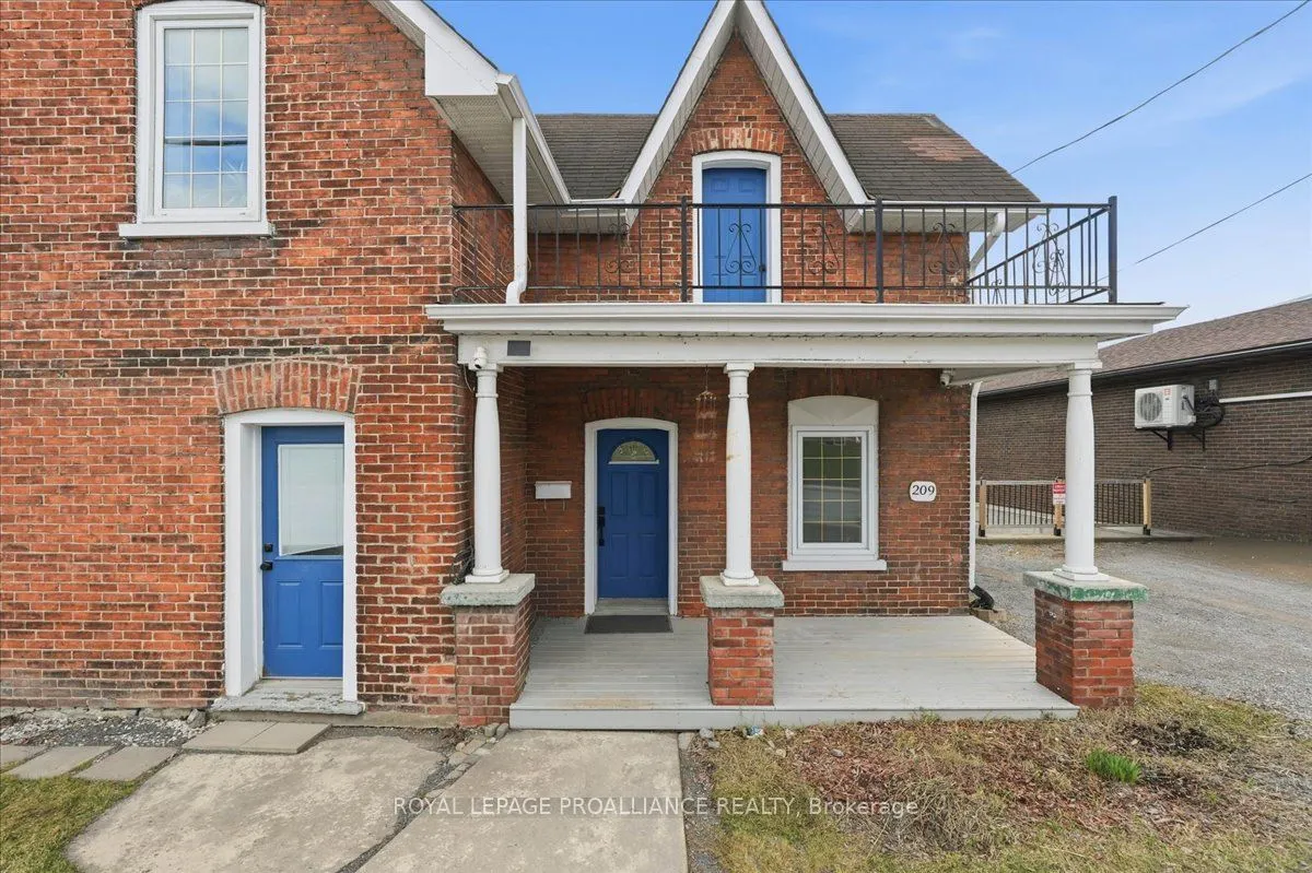 209 Dundas Street E