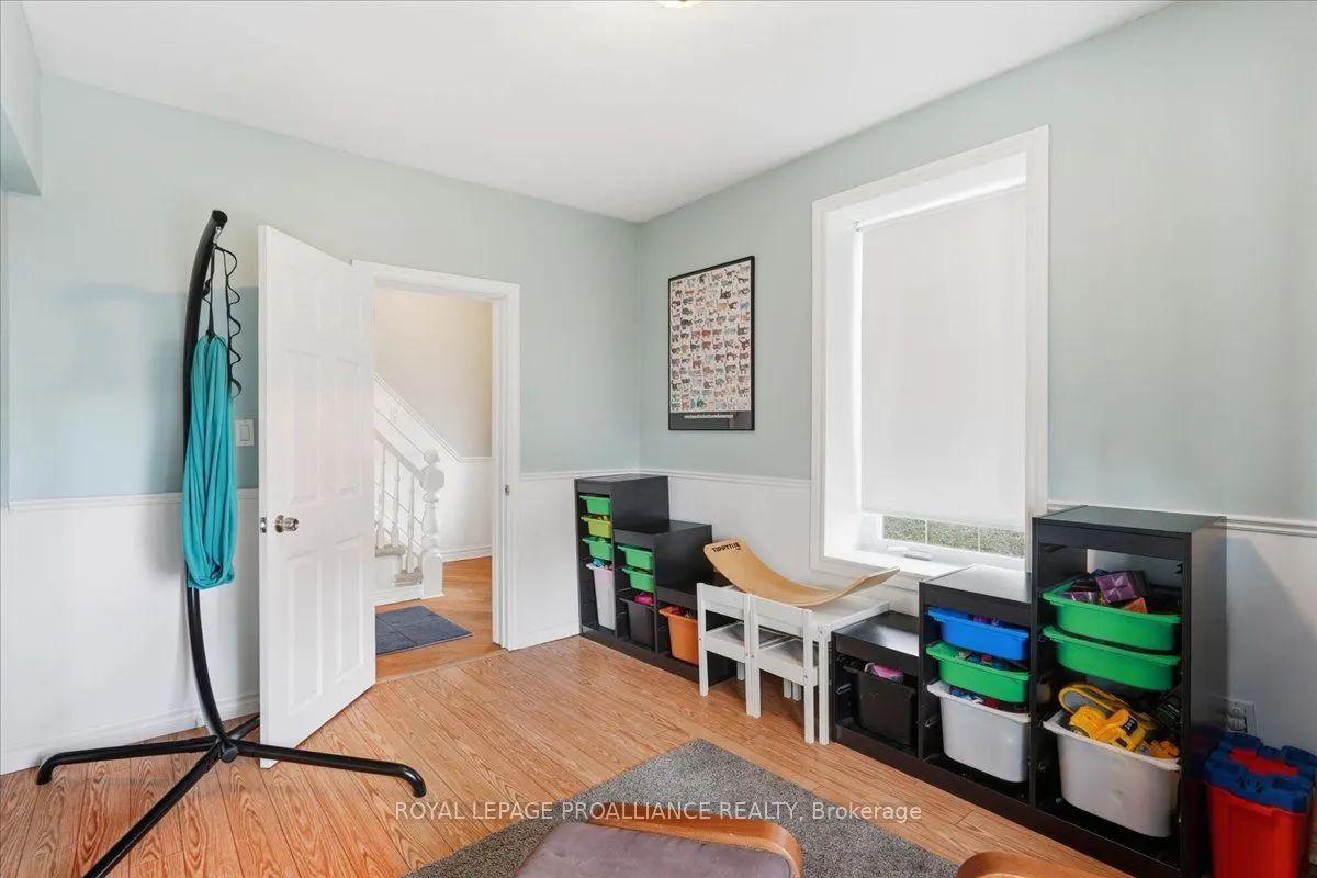 209 Dundas Street E