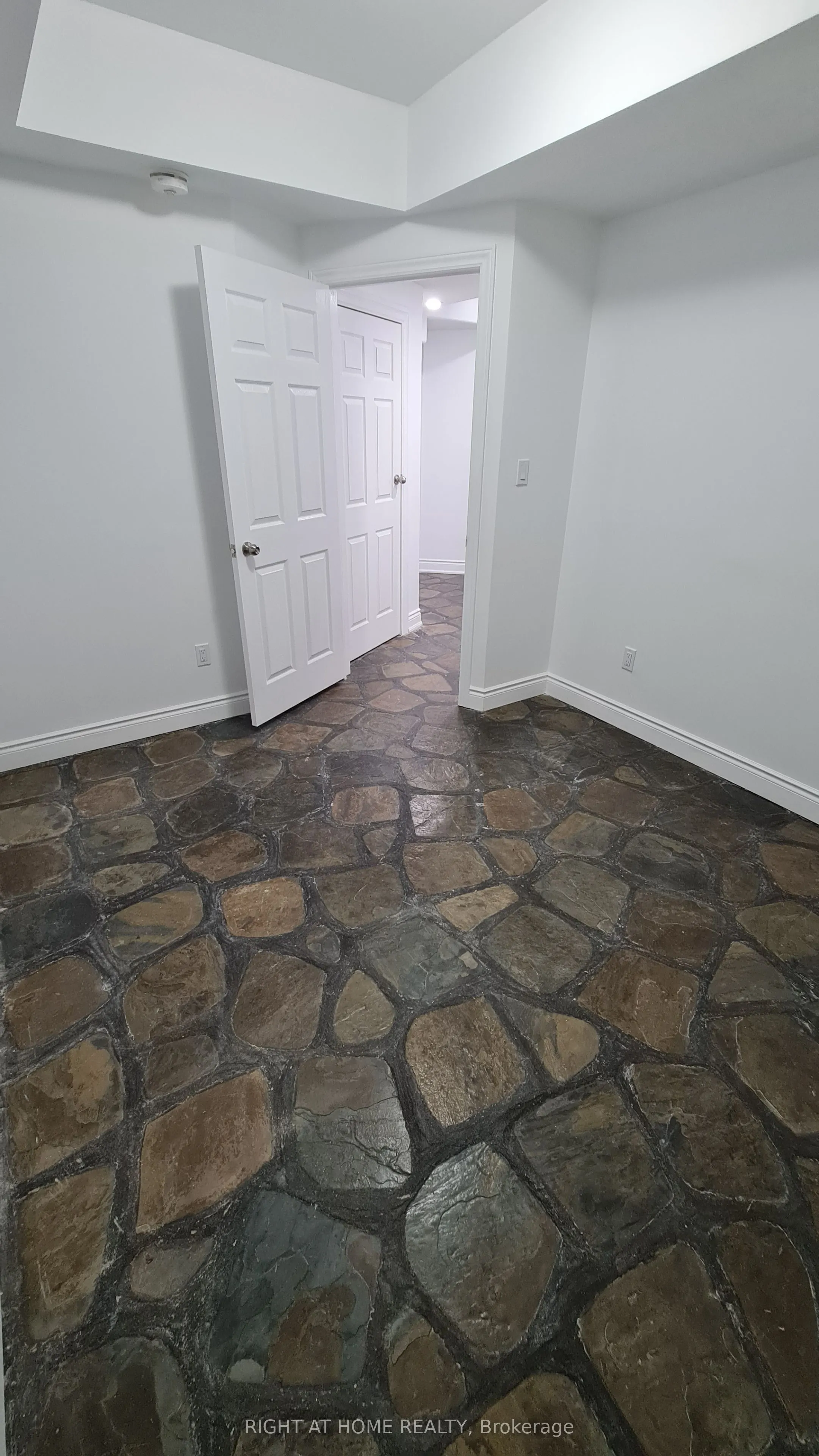 172 Lena Crescent #2