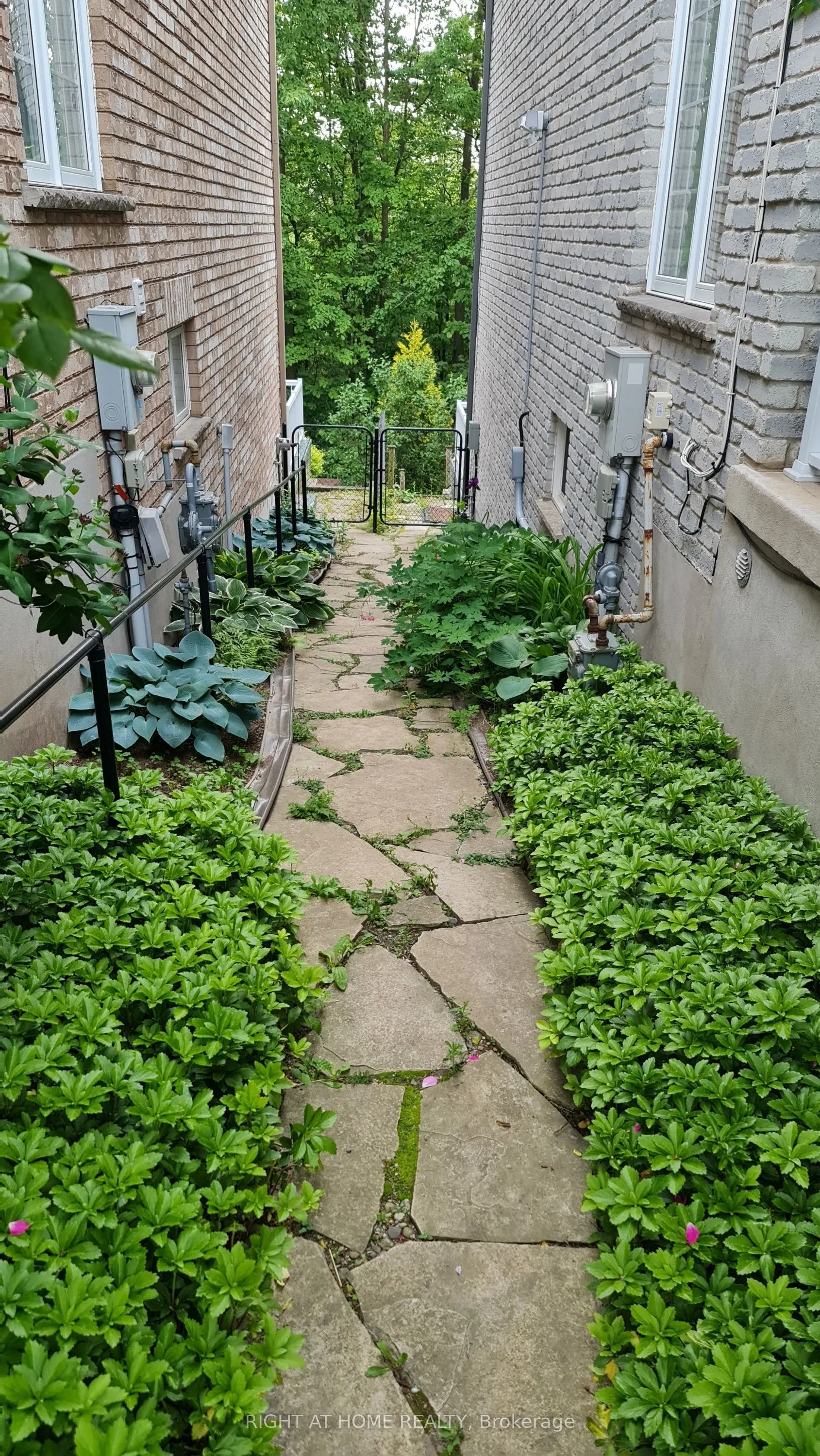 172 Lena Crescent #2