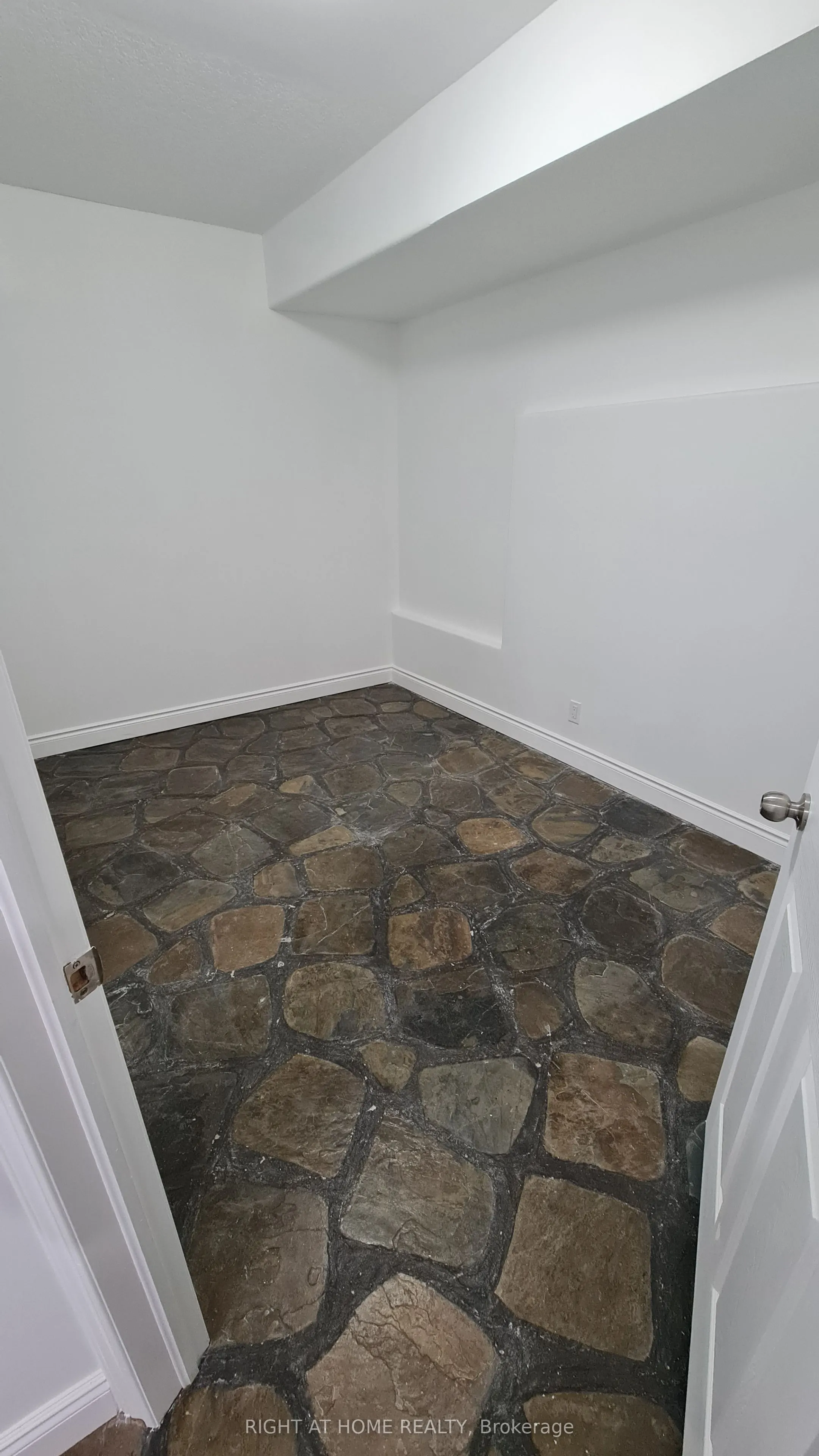172 Lena Crescent #2