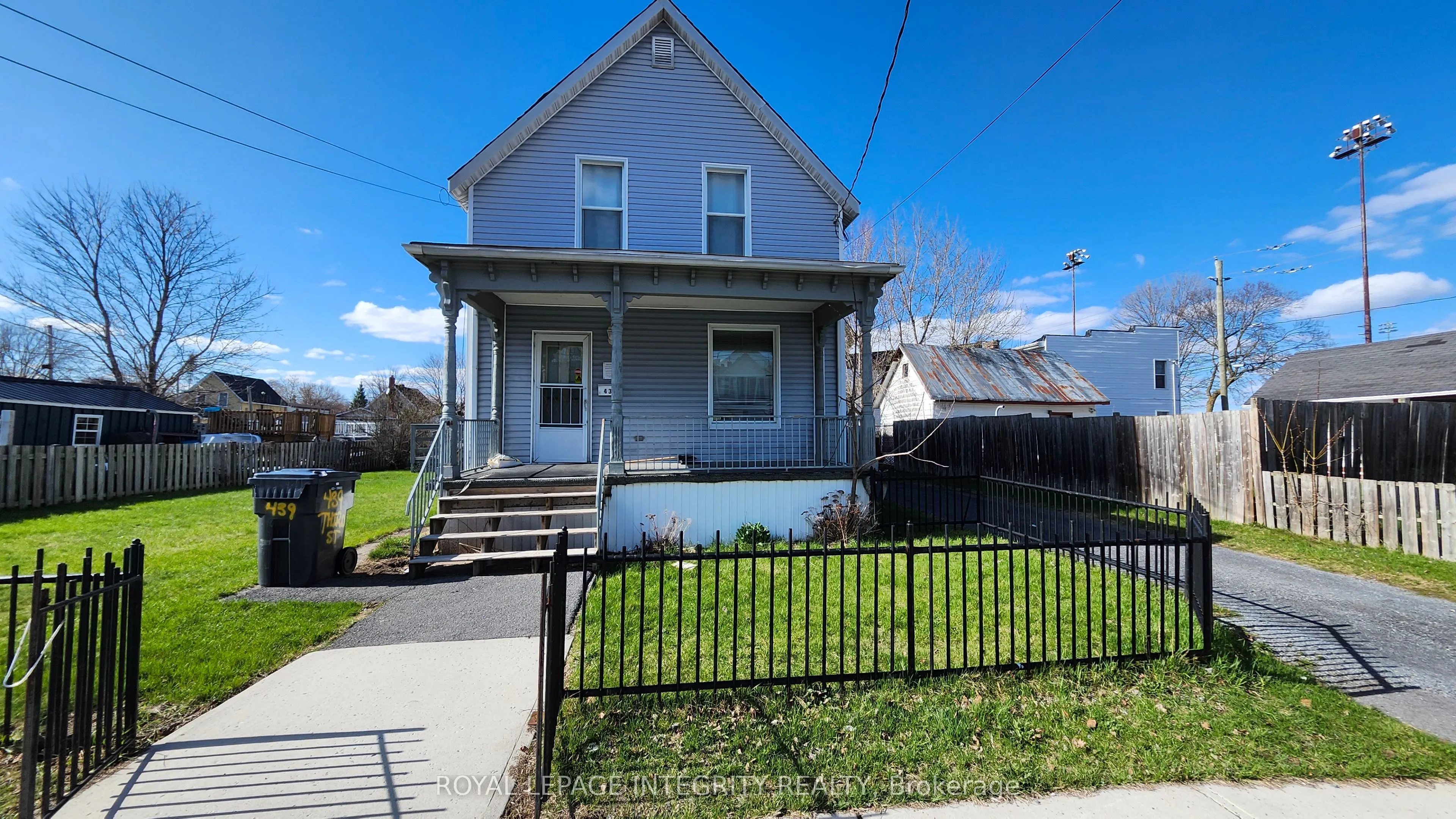 439 3rd Street E
