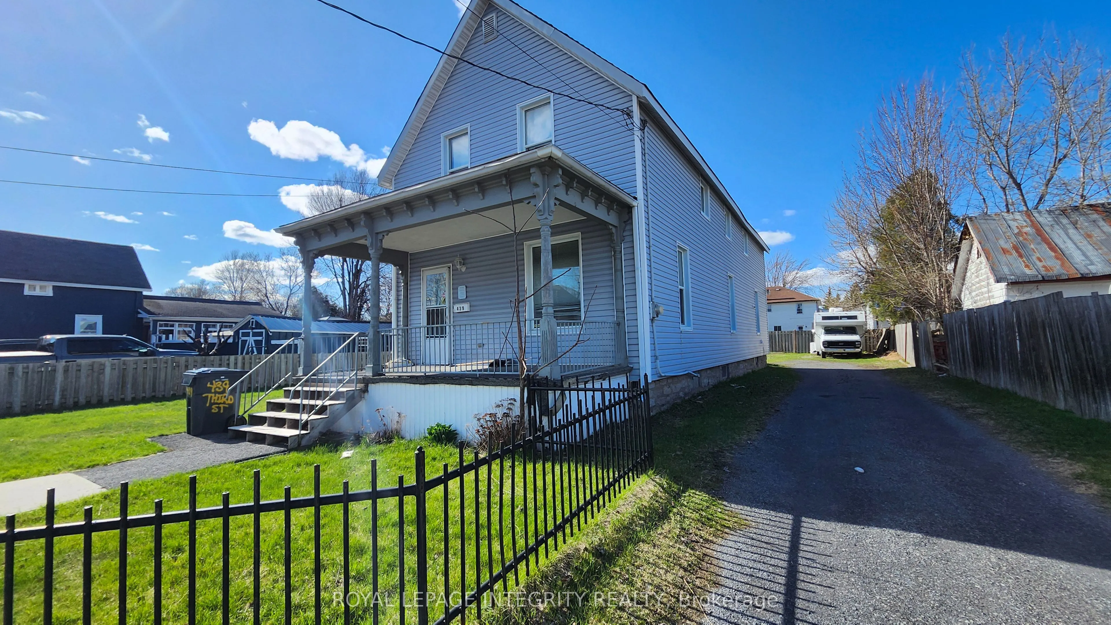 439 3rd Street E