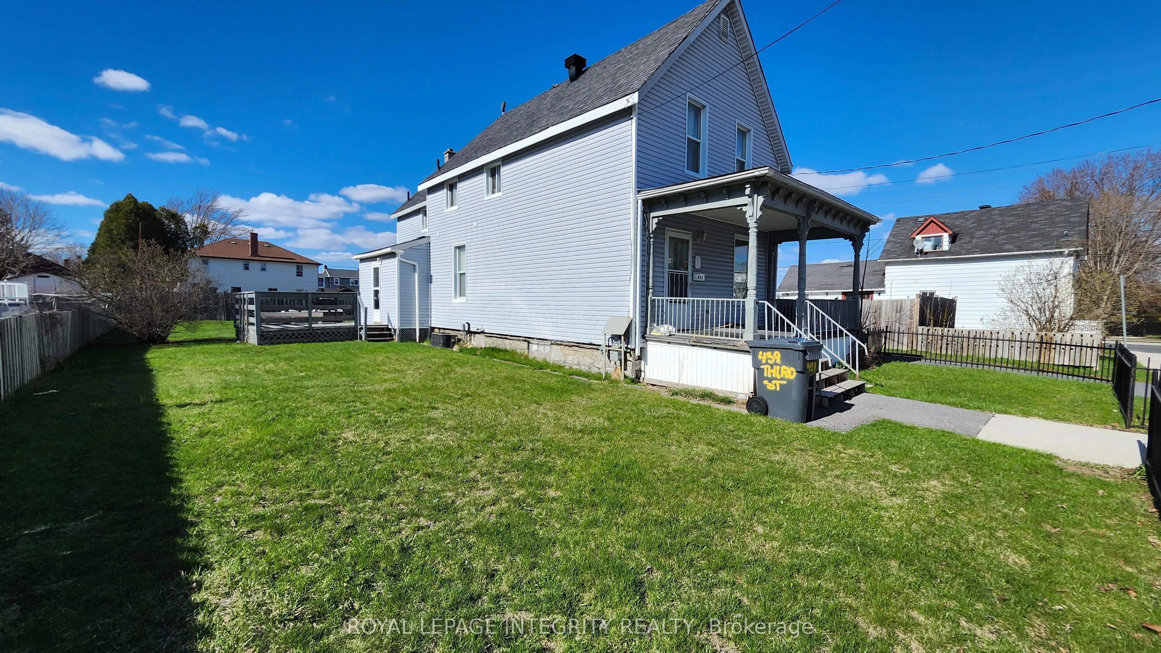 439 3rd Street E
