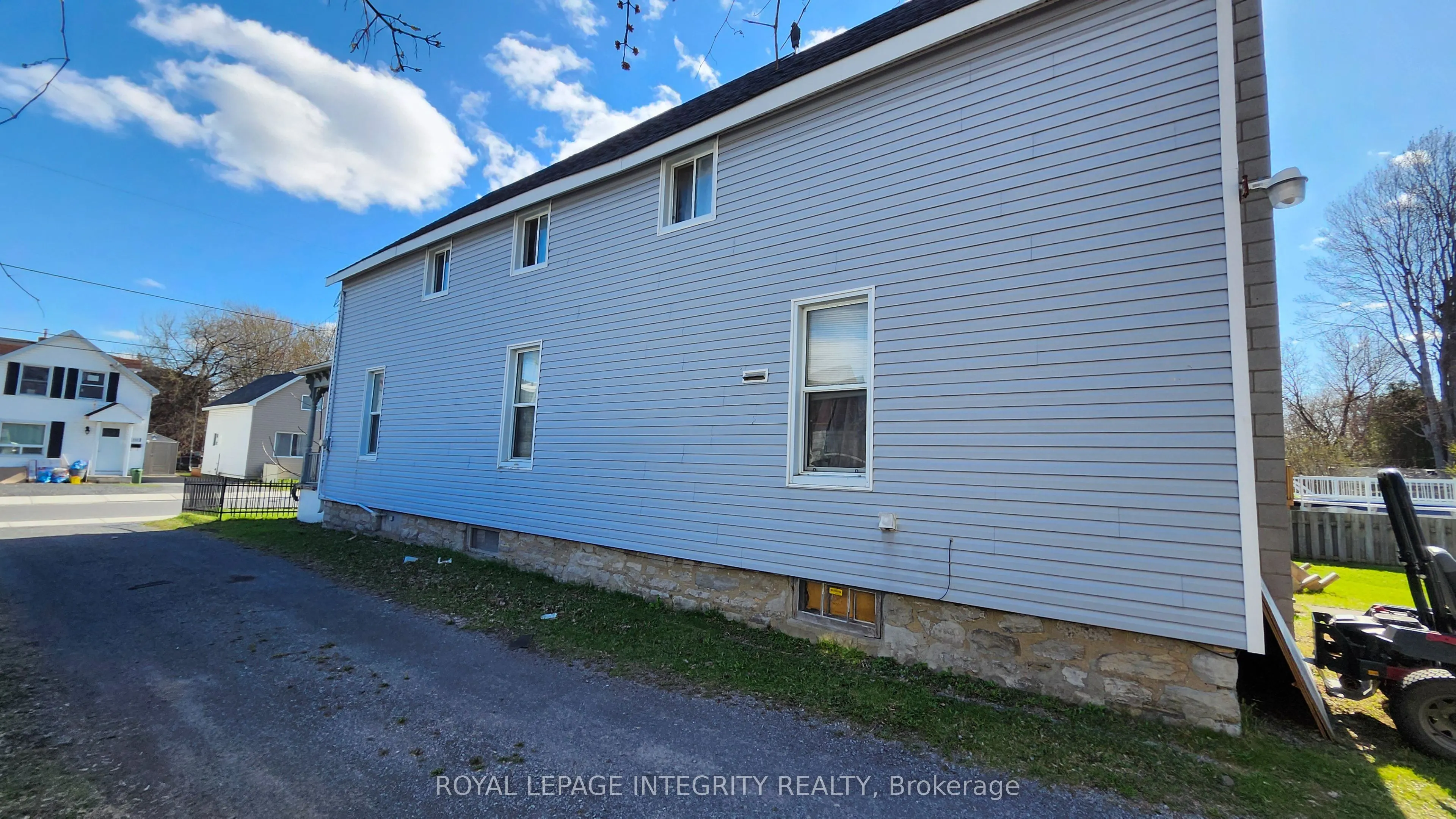 439 3rd Street E