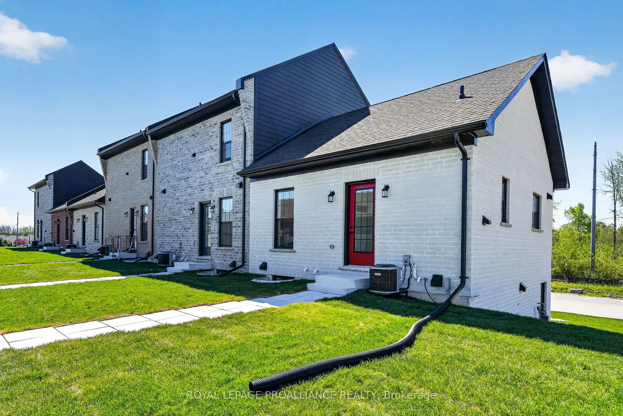 914 Kerr Street W