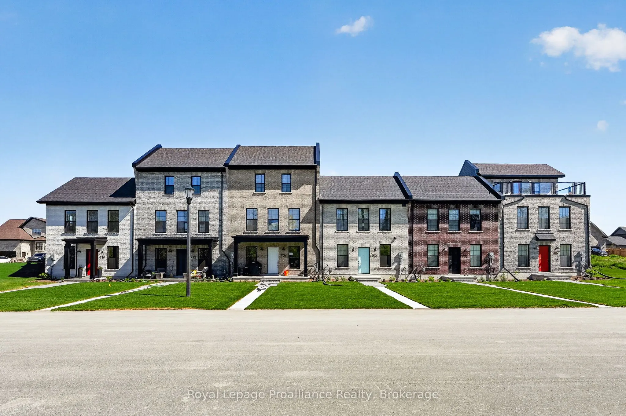 914 Kerr Street W