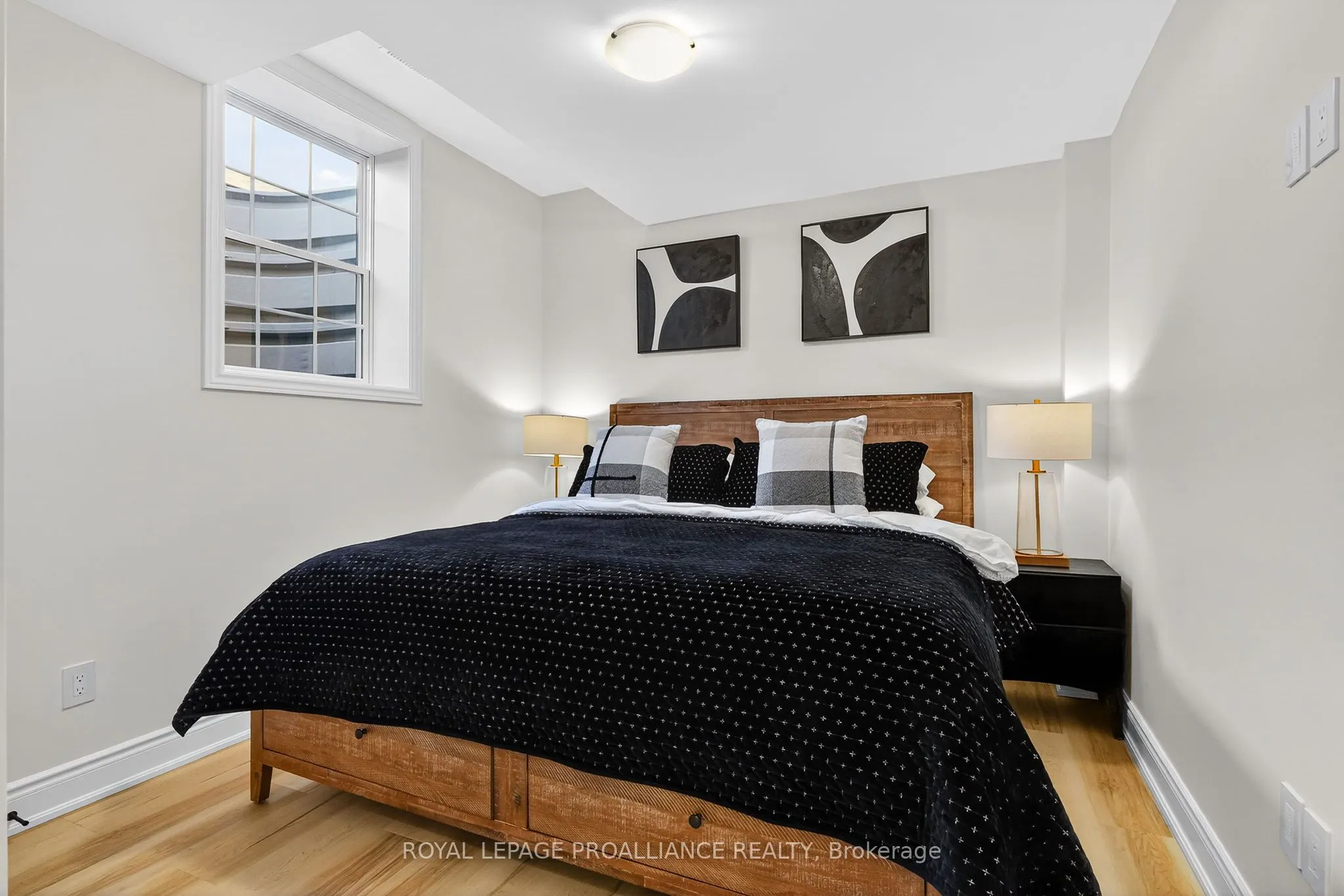 914 Kerr Street W