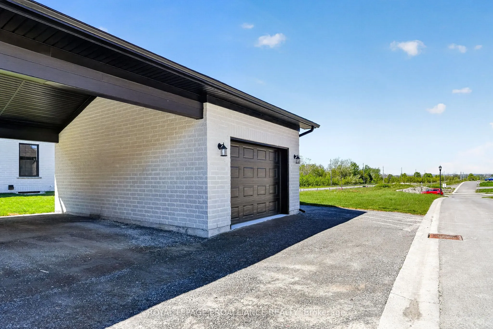914 Kerr Street W