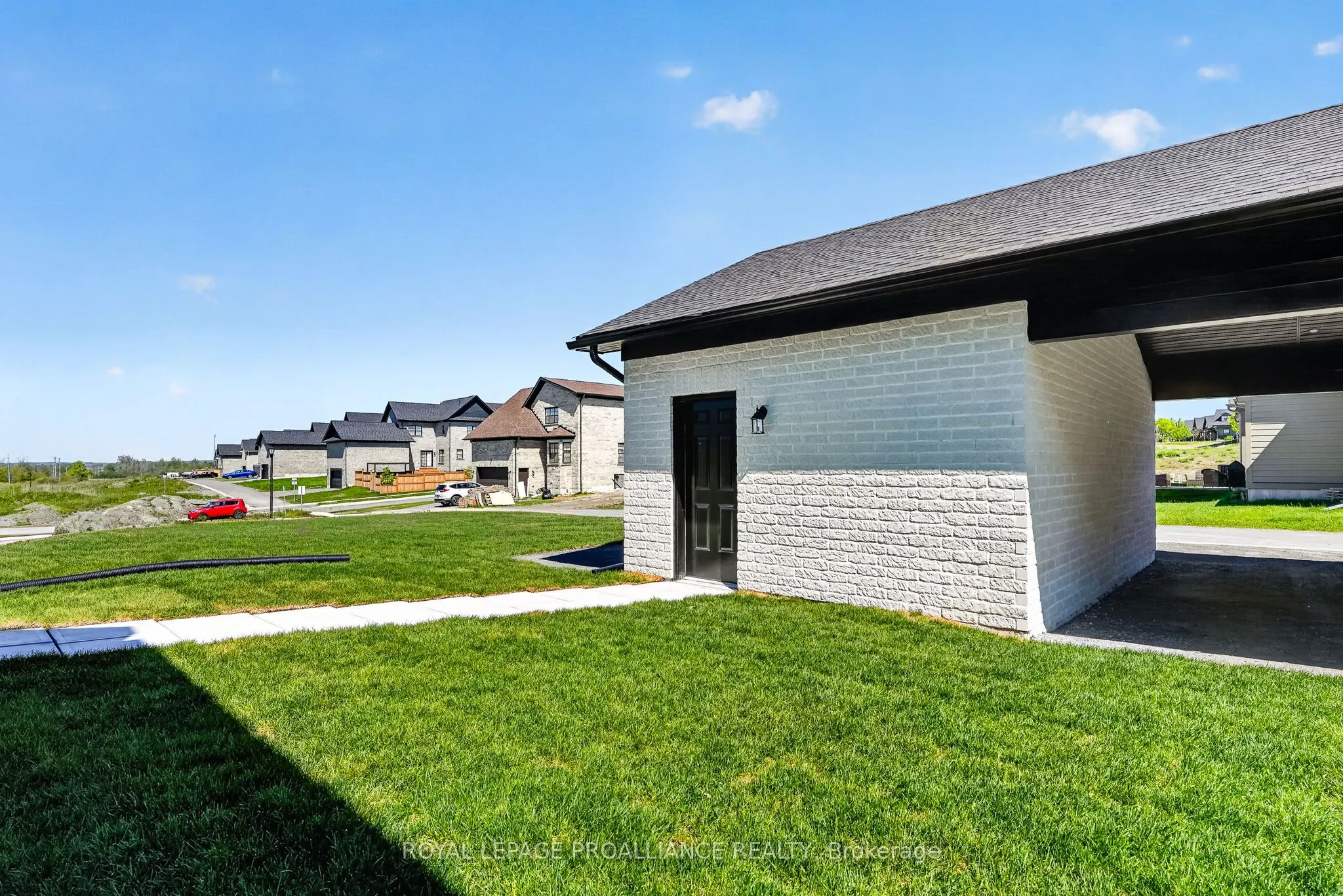 914 Kerr Street W